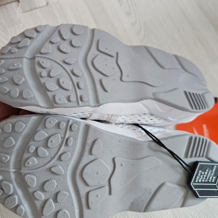 (TD) Nike Air Rift White Wolf Grey 착용 스타일