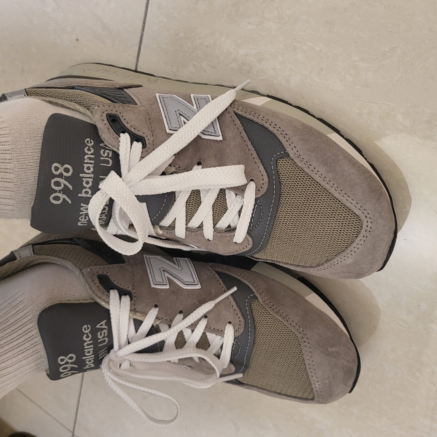 New Balance 998 Core Made in USA Grey Silver 착용 스타일 - 2