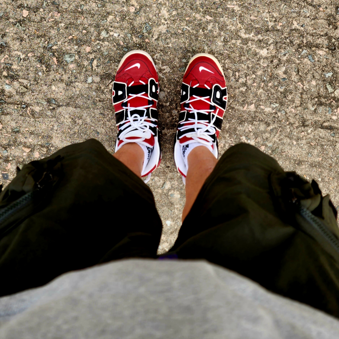 Nike Air More Uptempo 96 Bulls 2021, Nike NRG Solo Swoosh Fleece Hoodie Dark Grey Heather - Asia 착용 스타일