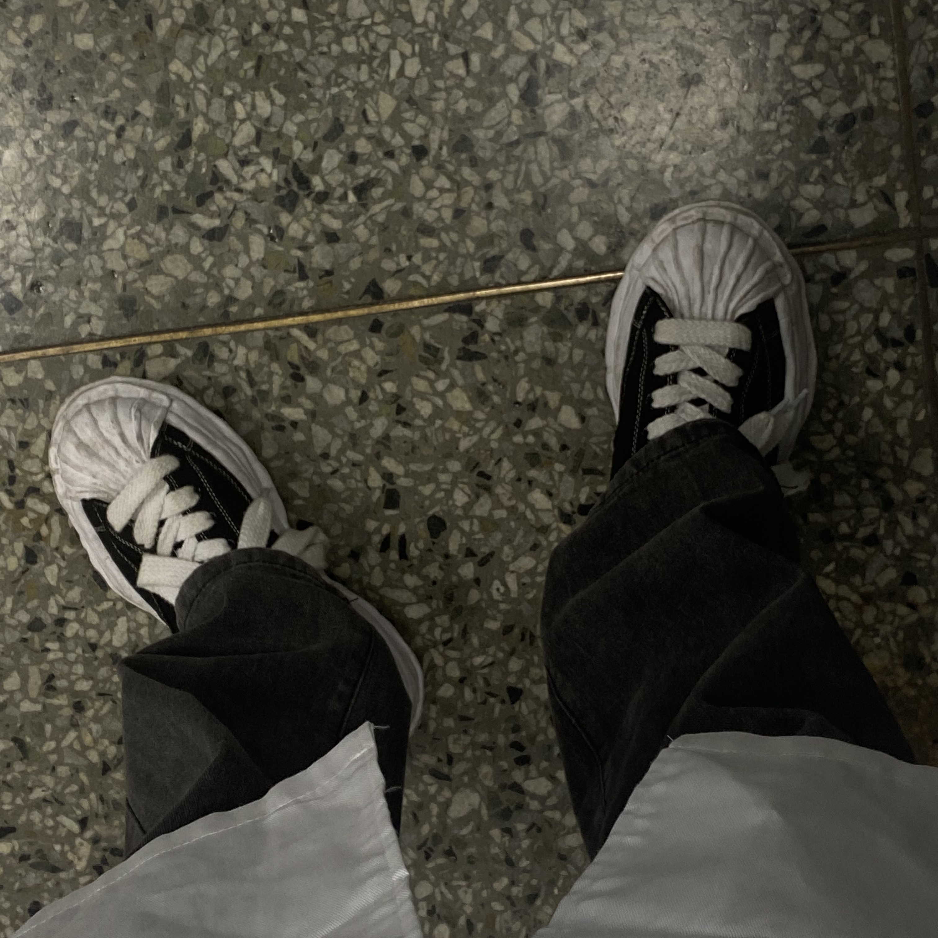 Maison Mihara Yasuhiro Blakey OG Sole Canvas Low-top Sneakers Black White 착용 스타일