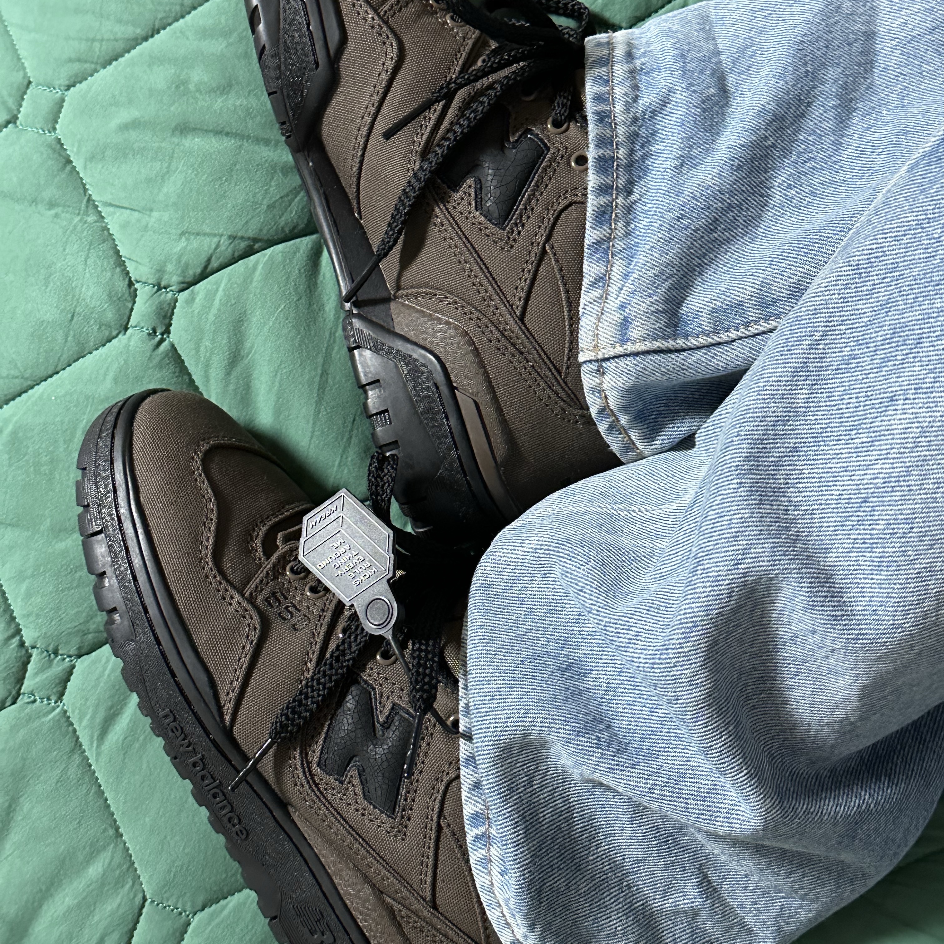 New Balance x Thisisneverthat 550 Brown Black 착용 스타일