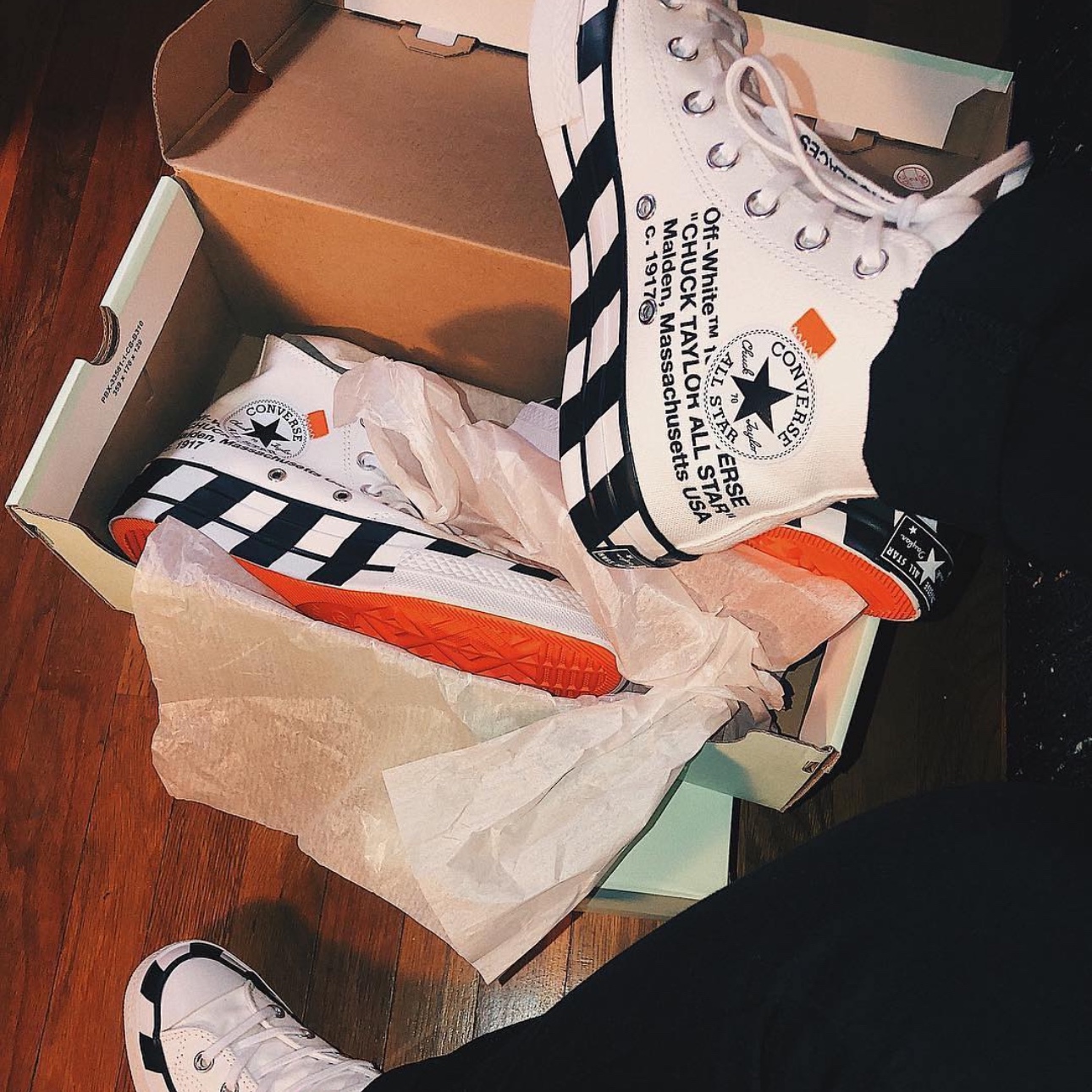 Converse x Off-White Chuck 70 High V2 2021 착용 스타일 - 2