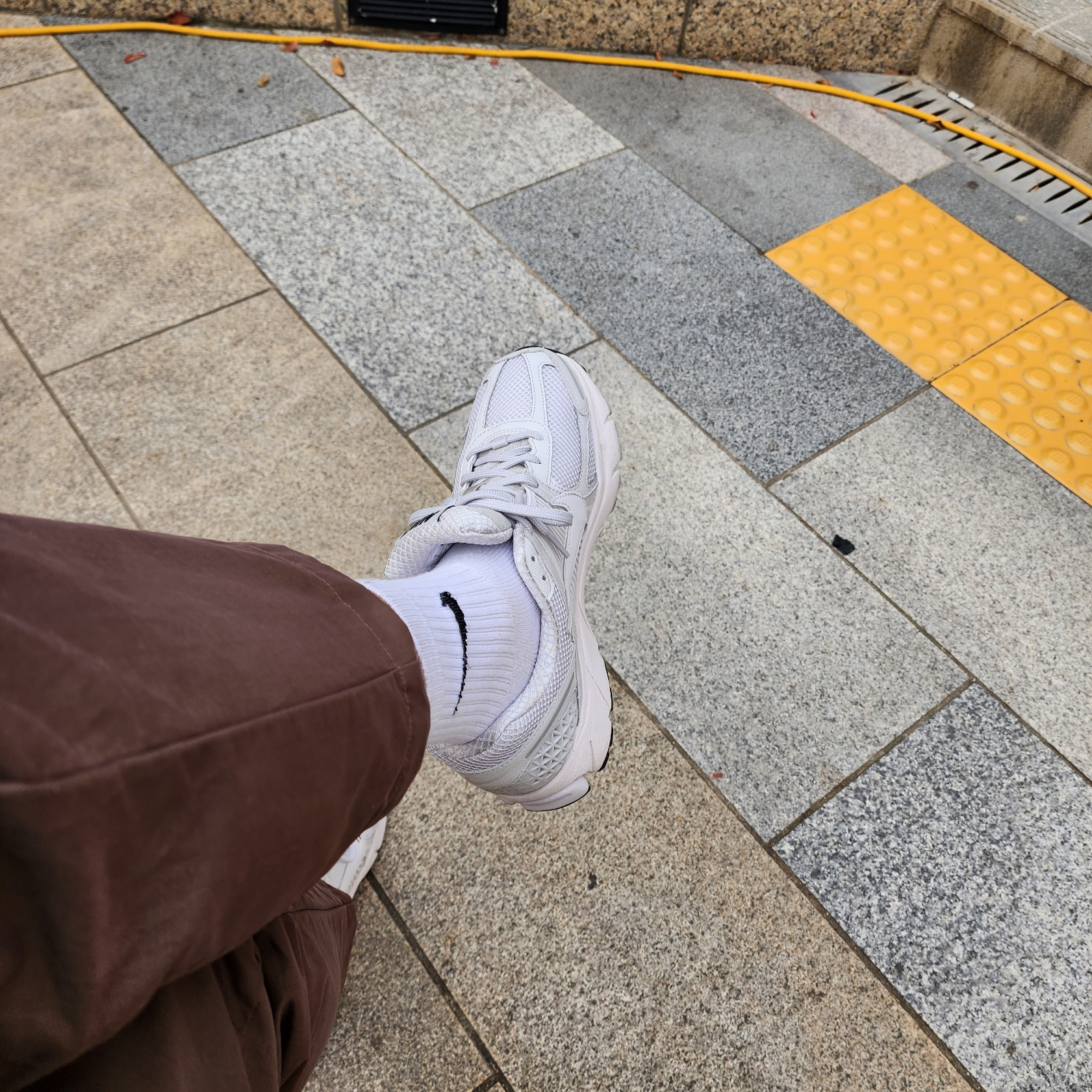 Nike Zoom Vomero 5 SP Vast Grey 2023 착용 스타일 - 2