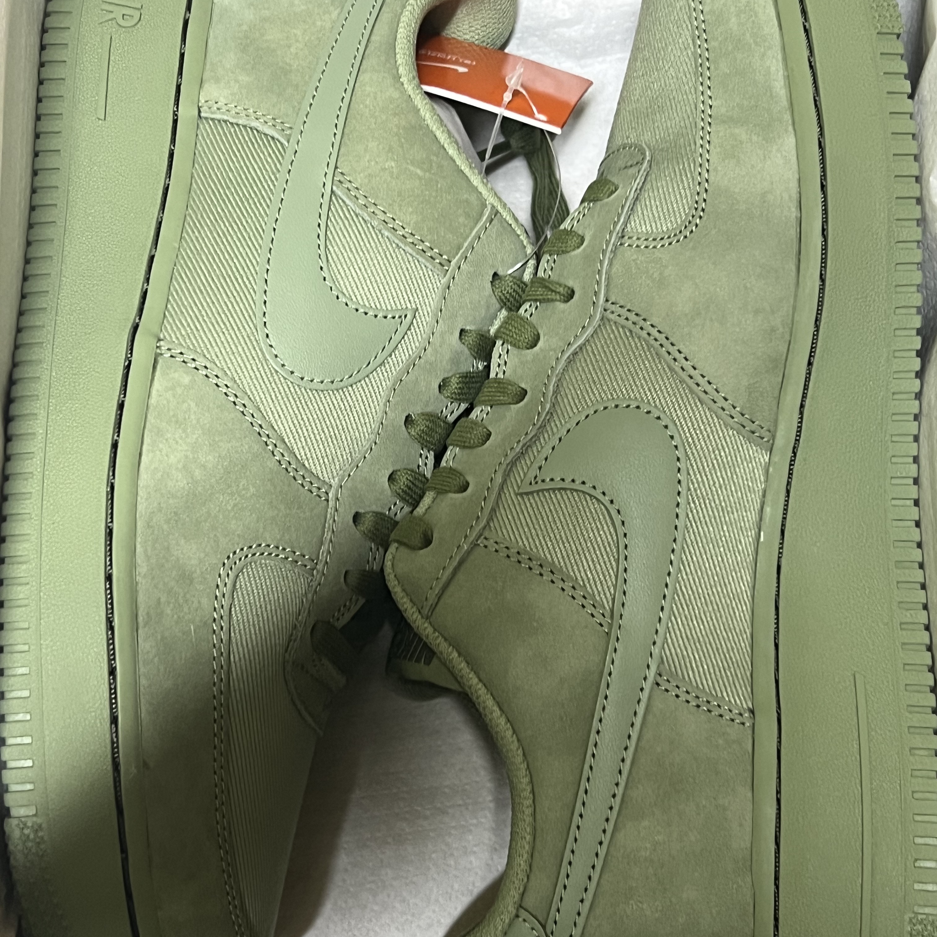 Nike Air Force 1 '07 LX Oil Green 착용 스타일