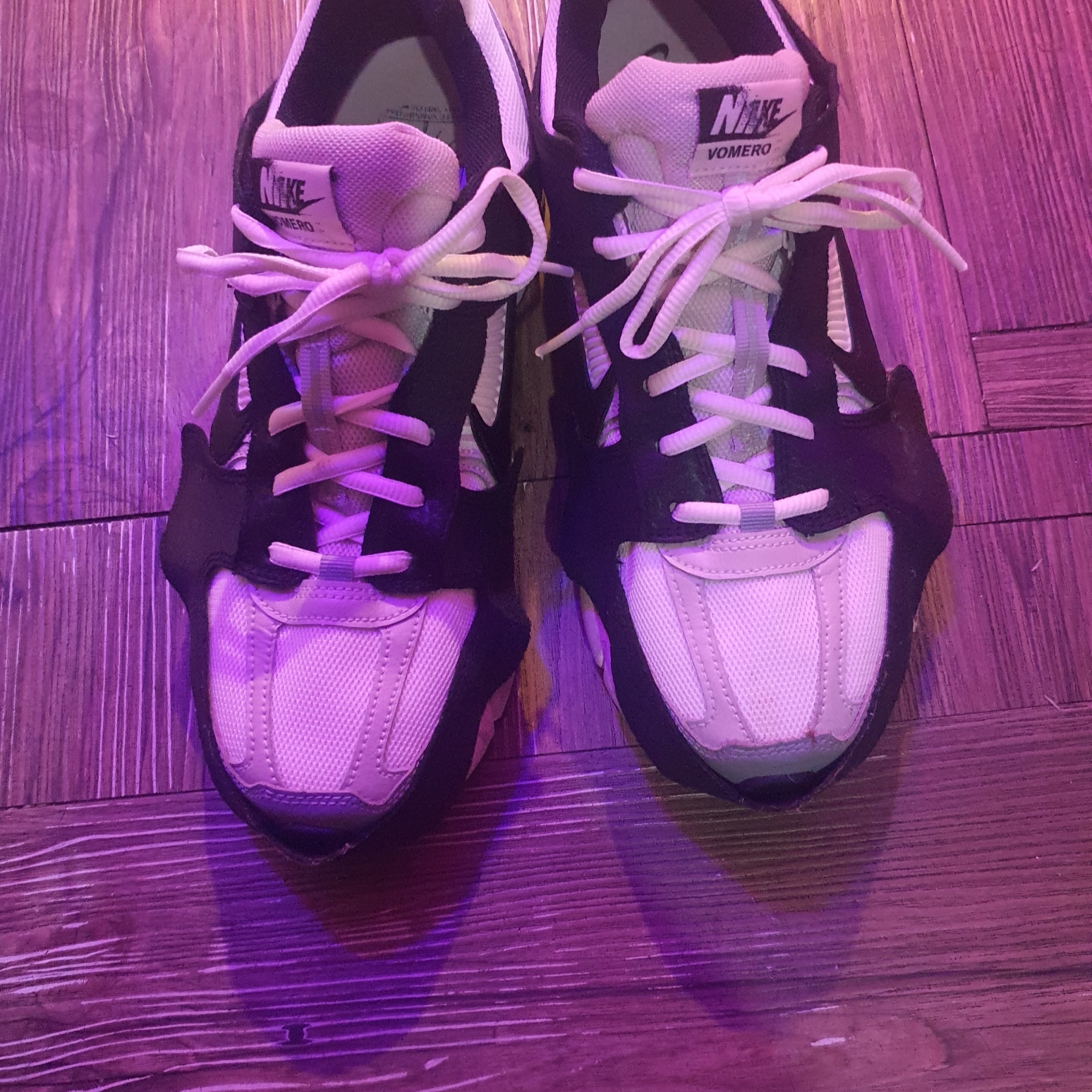 (W) Nike Zoom Vomero 5 Wolf Grey and Black 착용 스타일