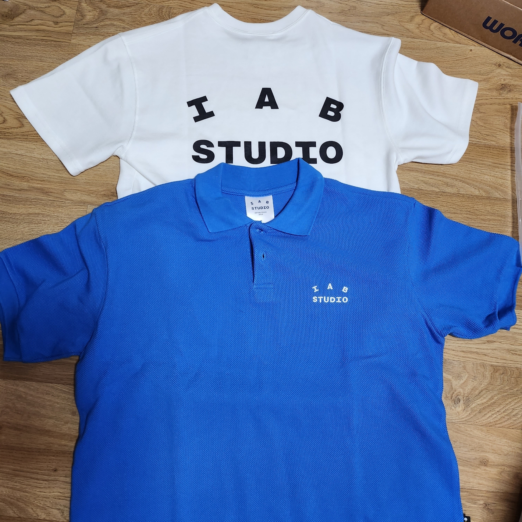 IAB Studio T-Shirt White - 23FW, IAB Studio Cropped Pique Shirt Blue - 23FW 착용 스타일 - 2