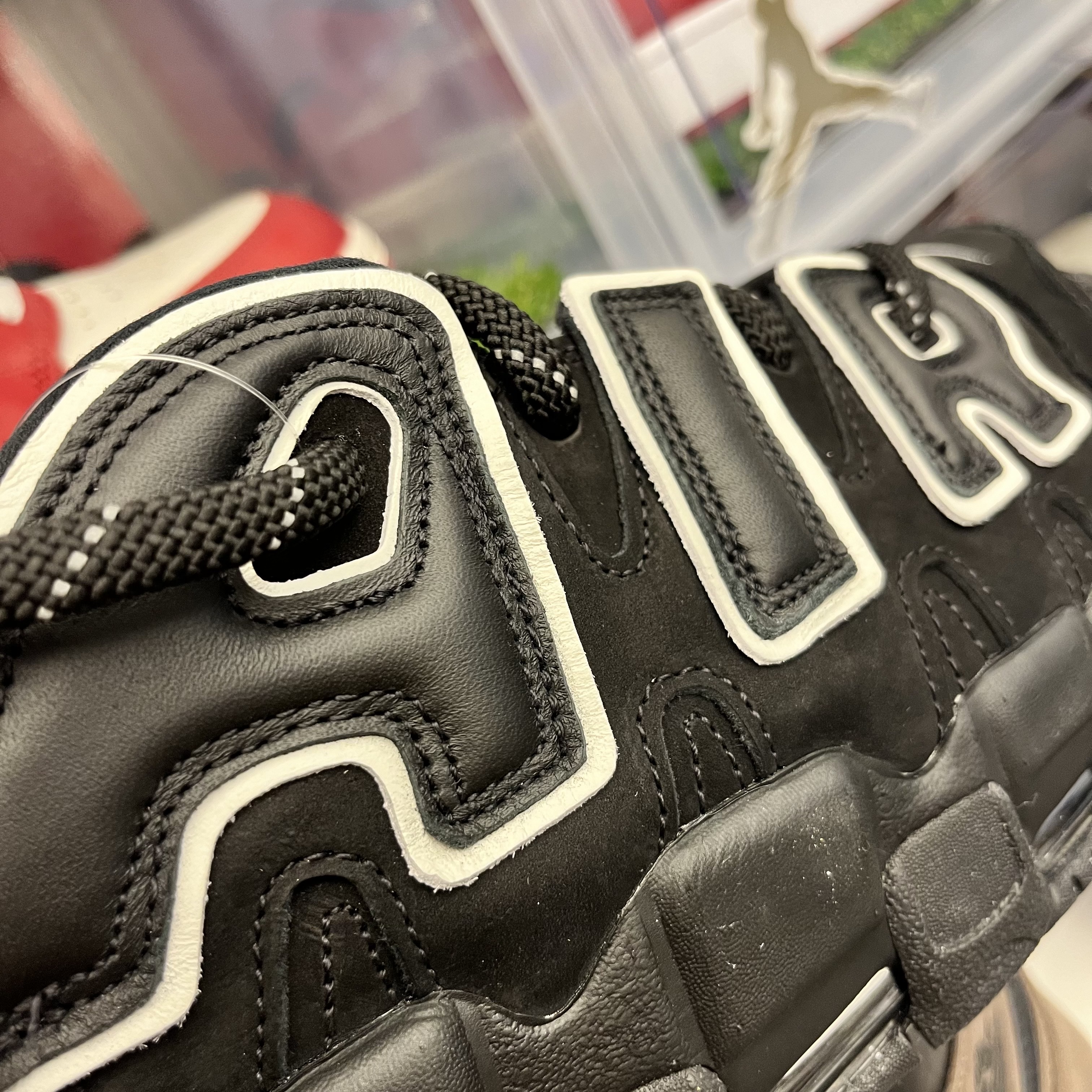 Nike x Ambush Air More Uptempo Low Black and White 착용 스타일 - 1