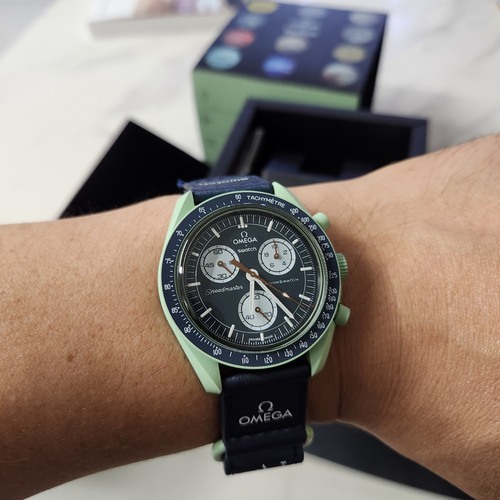 Swatch x Omega Bioceramic MoonSwatch Mission On Earth 착용 스타일