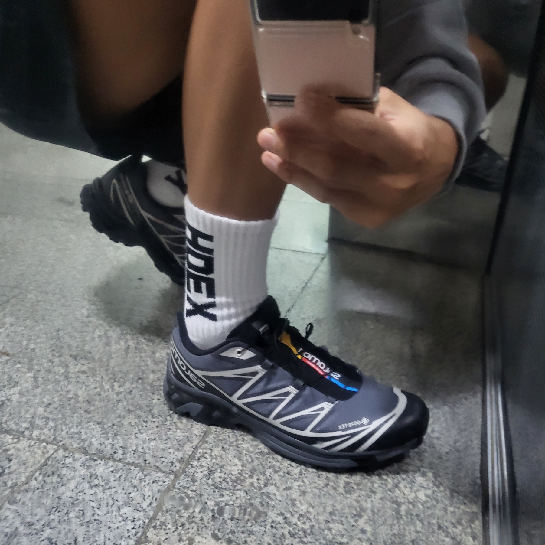 Salomon XT-6 Gore-Tex Black Ebony 착용 스타일 - 3
