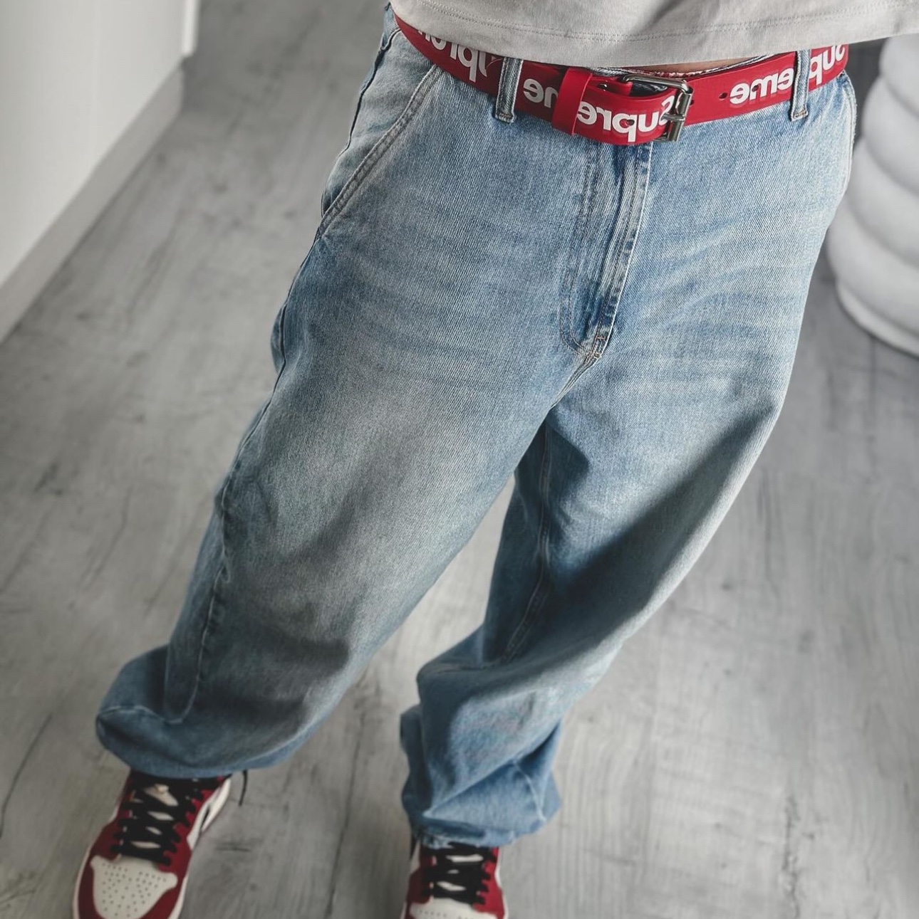 Supreme Repeat Leather Belt Red - 22SS 착용 스타일 - 1