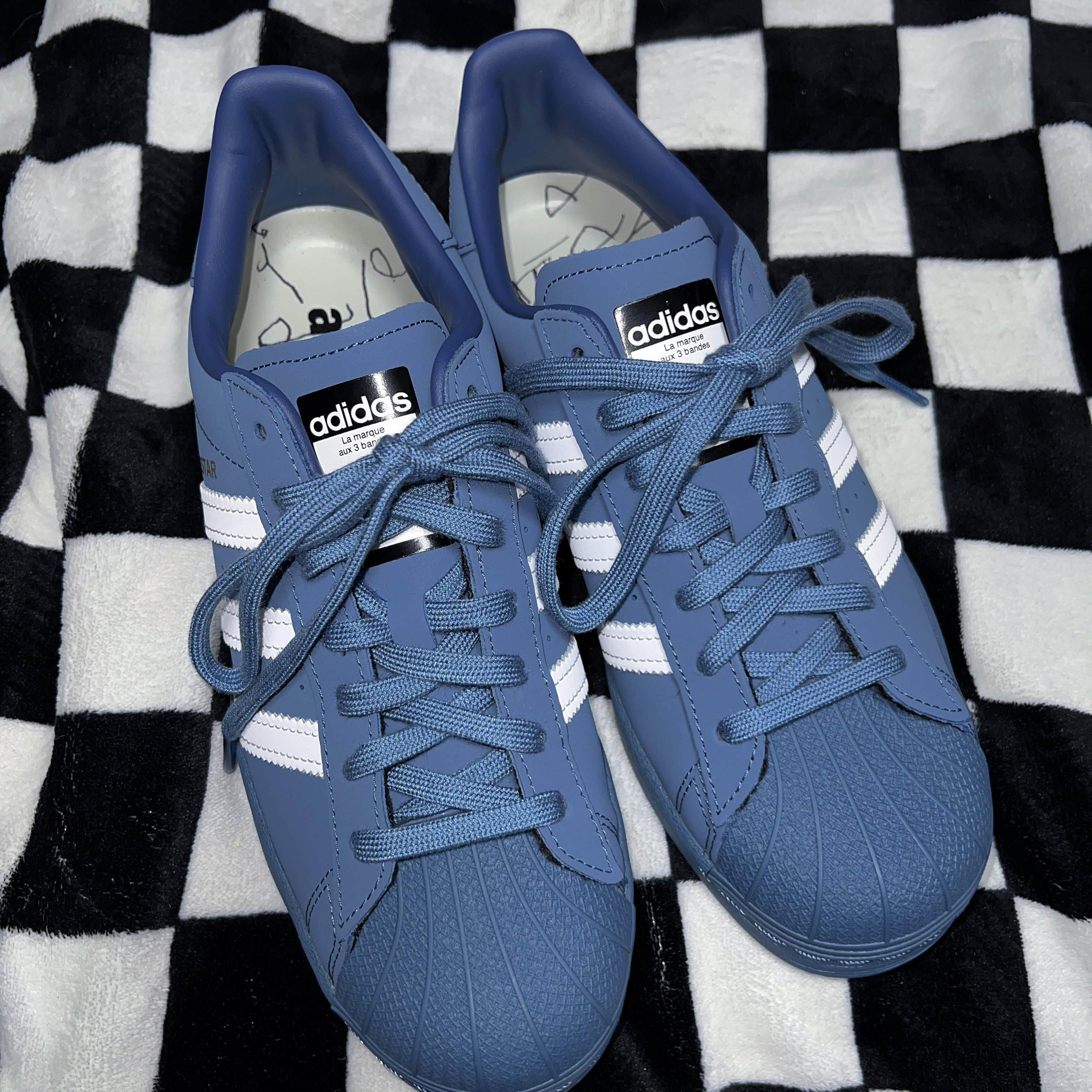 Adidas x Atmos x Daiki Tsuneta Superstar Altered Blue 착용 스타일 - 1