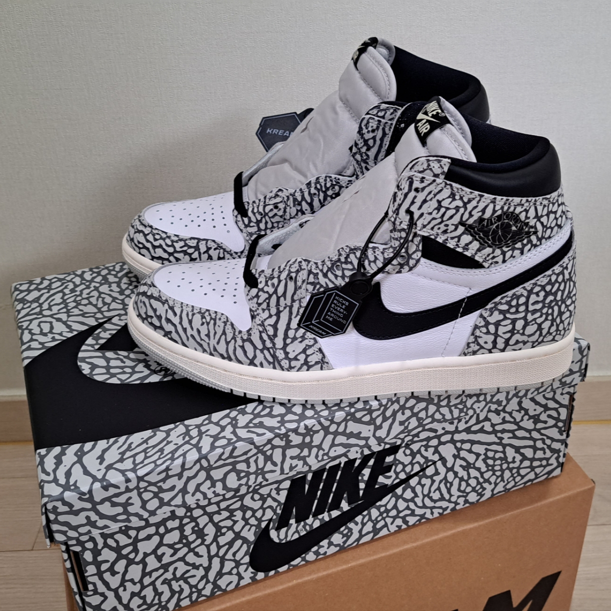 Jordan 1 Retro High OG White Cement 착용 스타일 - 2