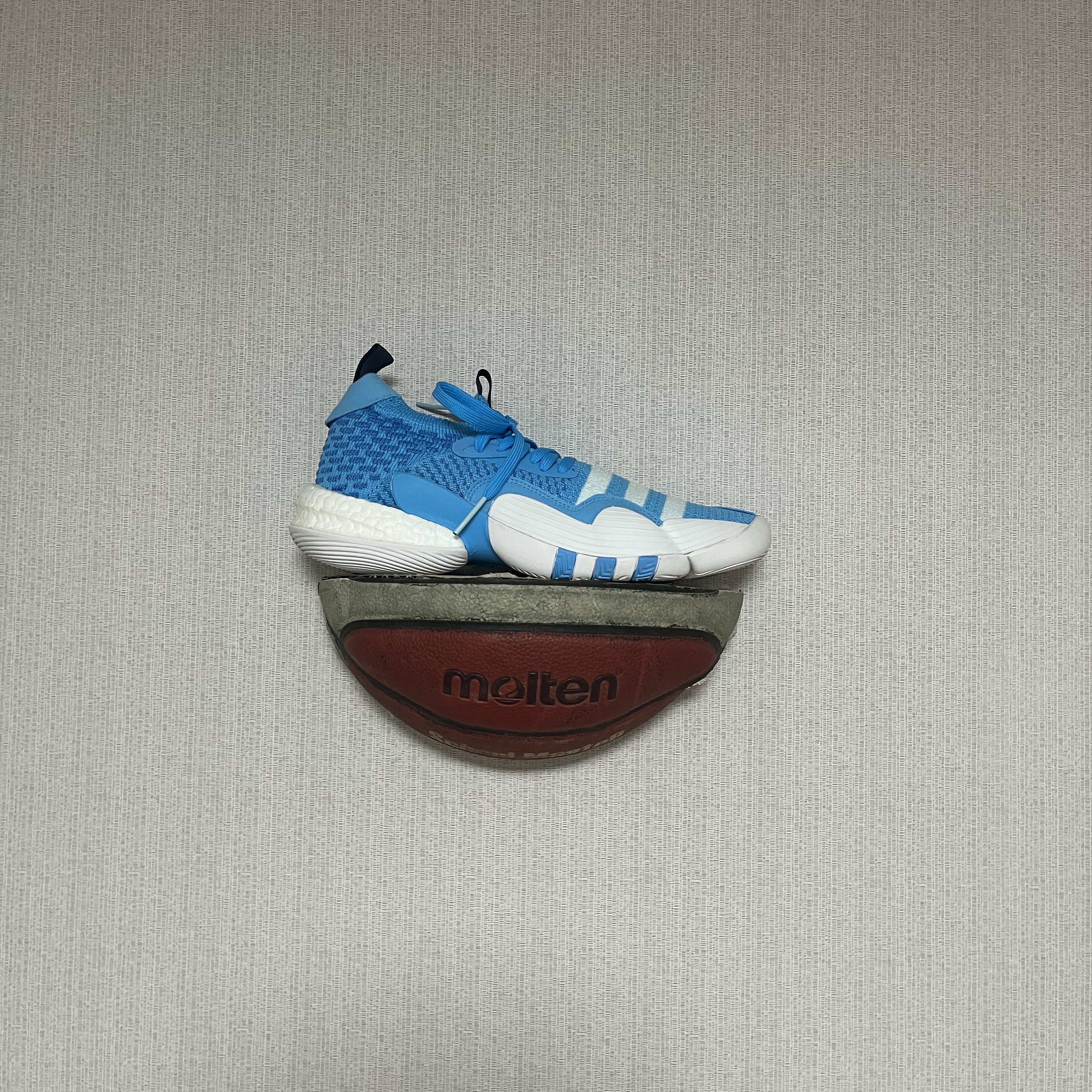 Adidas Trae Young 2 Cloud White Core Black 착용 스타일