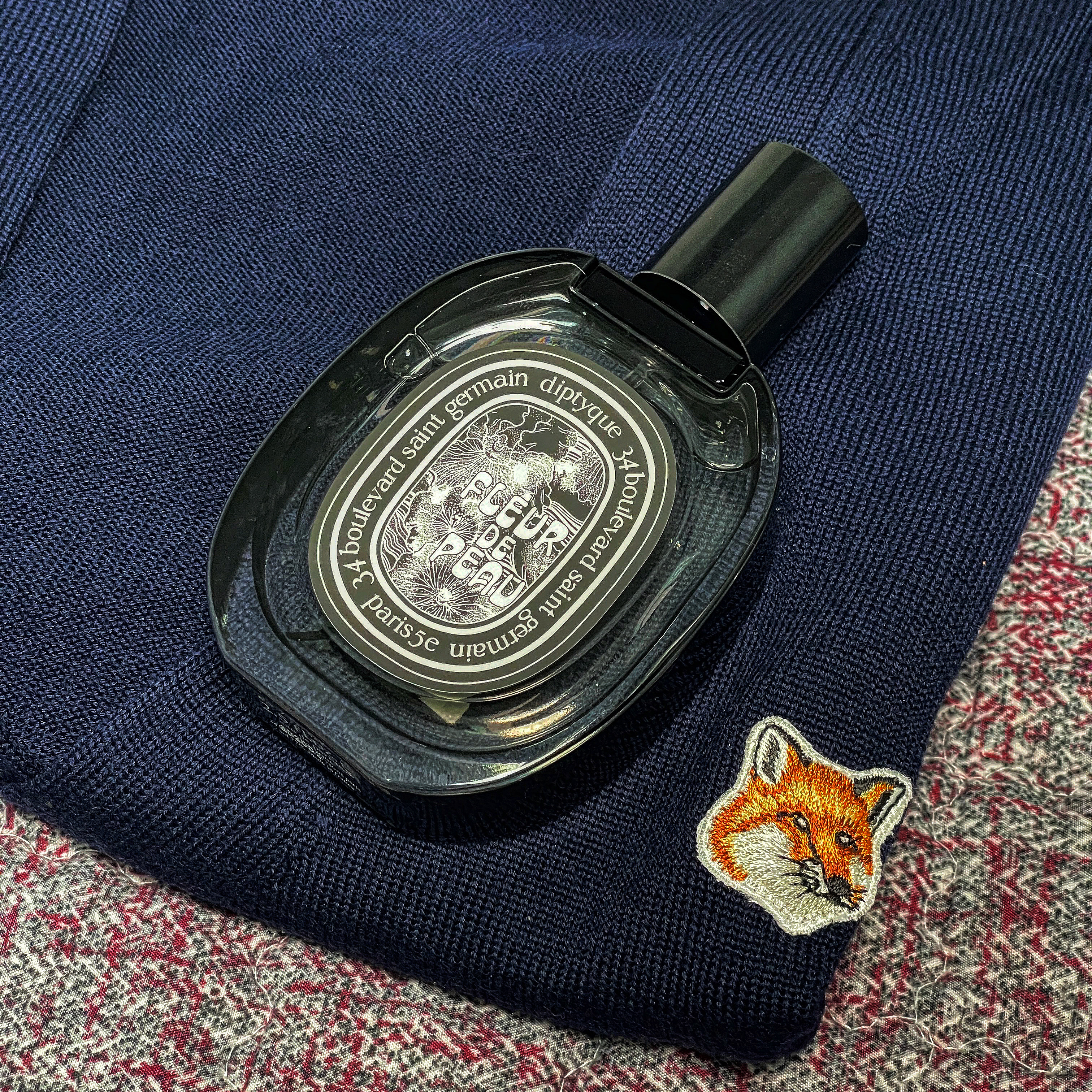 Diptyque Fleur De Peau Eau De Parfum 75ml, Maison Kitsune Fox Head Patch Classic Cardigan Navy 착용 스타일