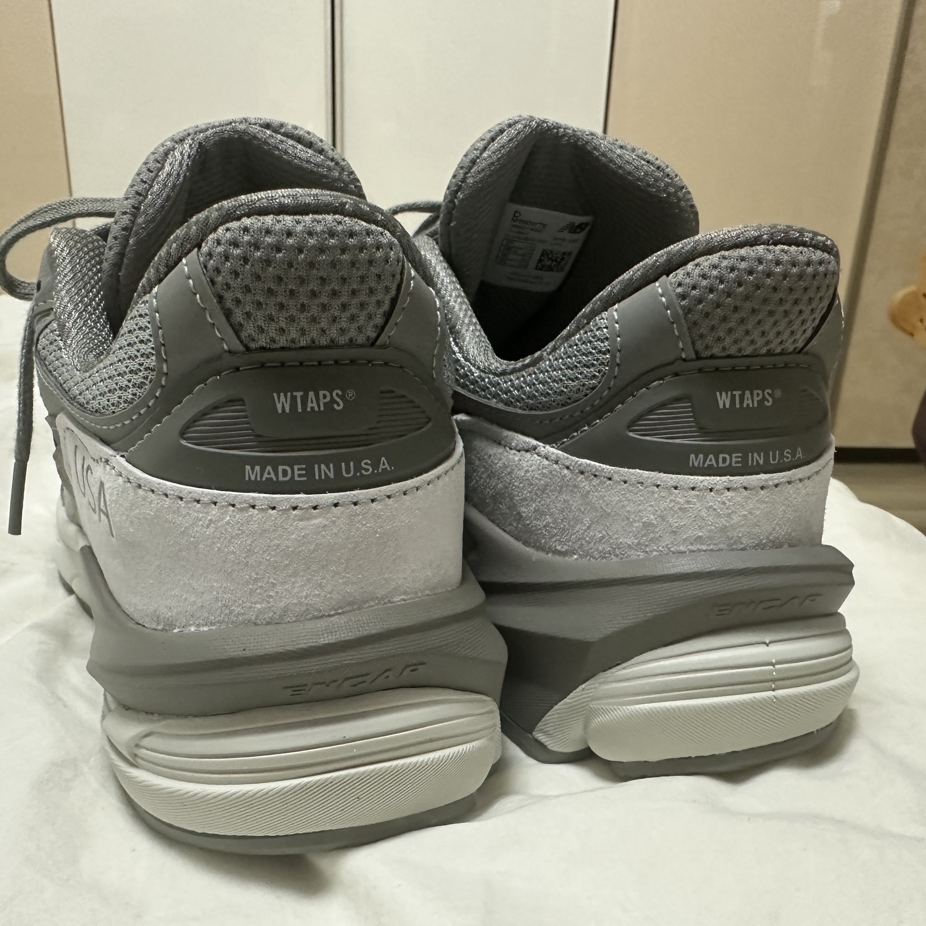 New Balance x WTAPS 990v6 Made in USA Moon Mist Mirage Gray 착용 스타일 - 2
