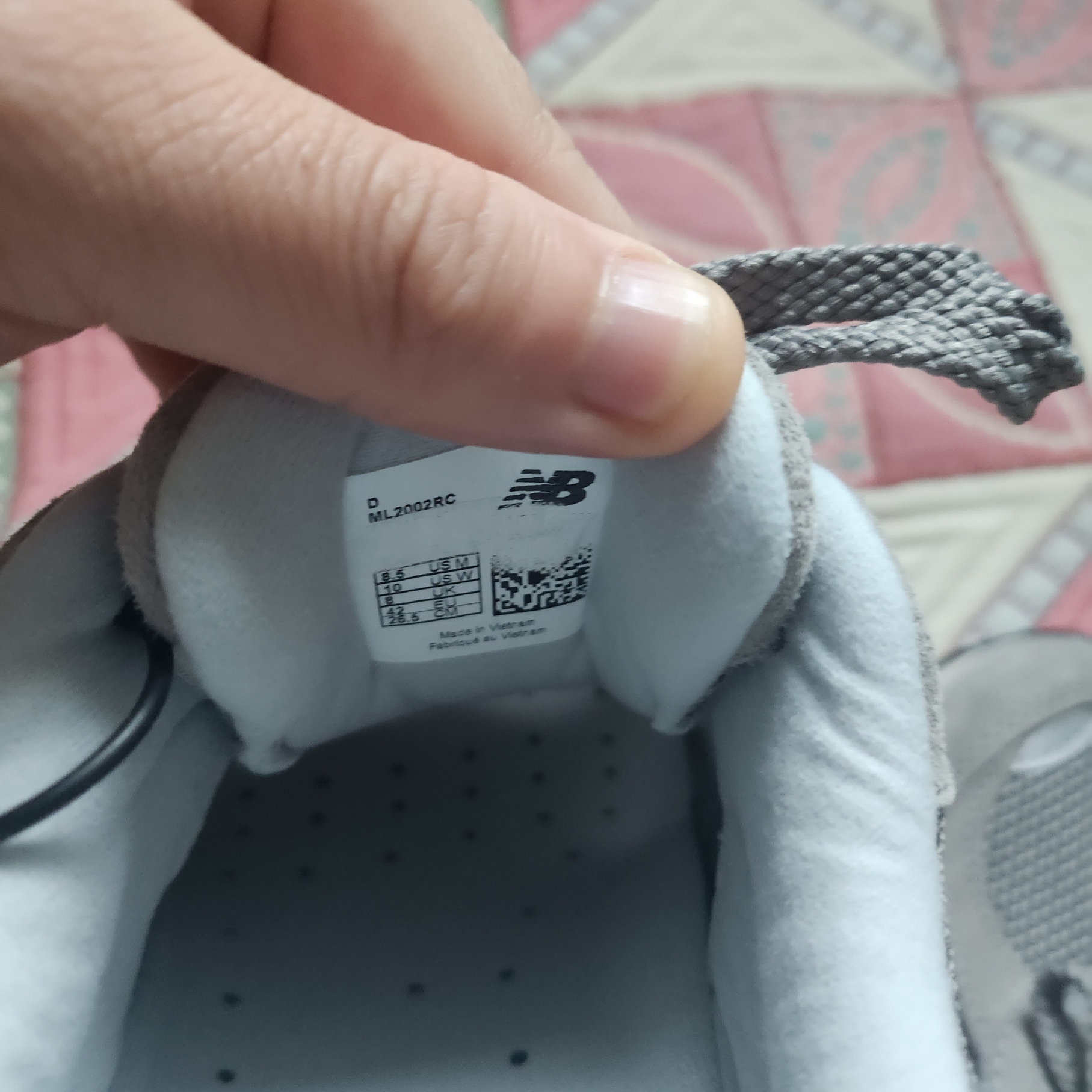 New Balance 2002R Grey 착용 스타일 - 1