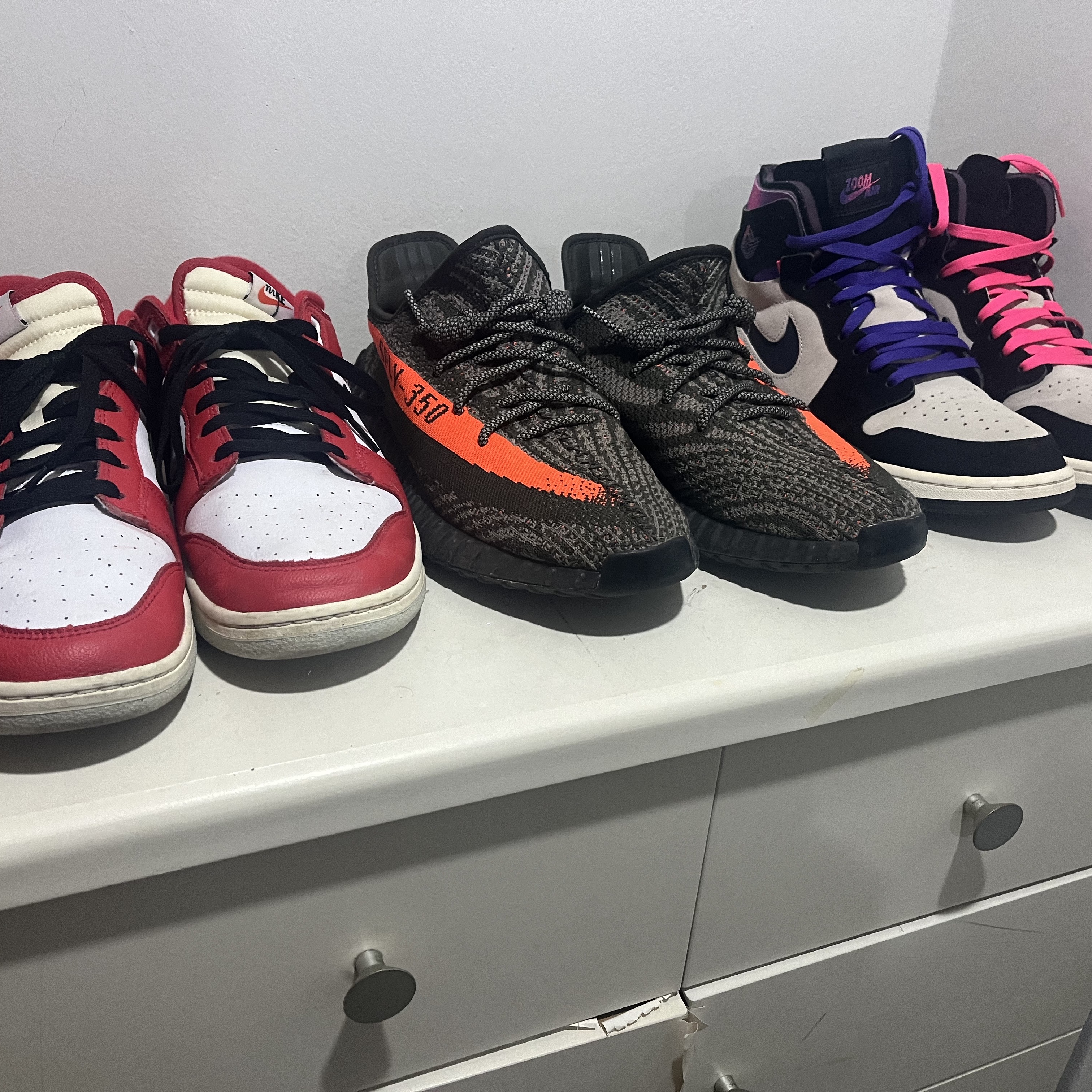Jordan 1 x Paris Saint-Germain Zoom Air CMFT, Nike Dunk Low Retro PRM University Red Black 착용 스타일 - 4