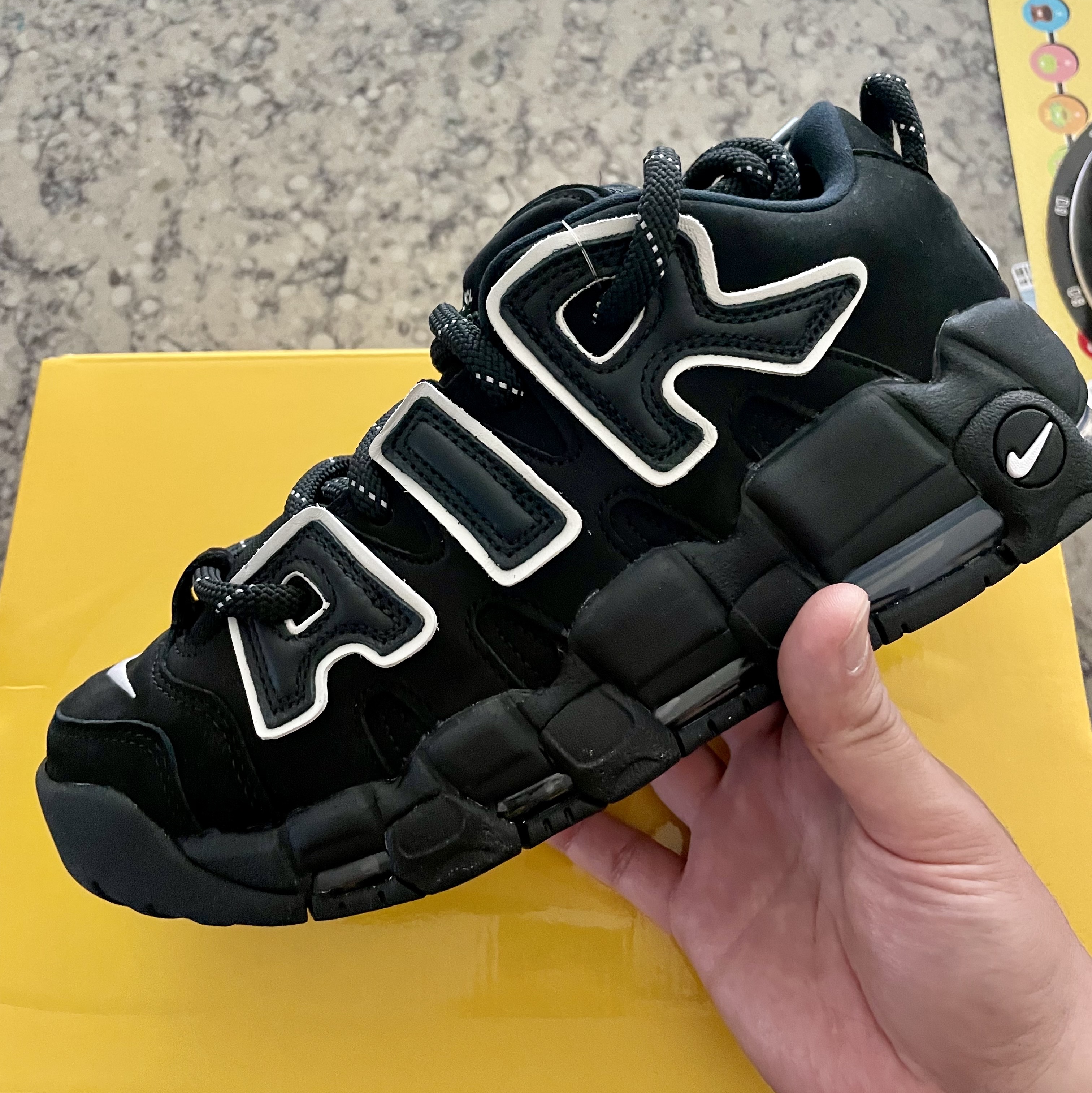 Nike x Ambush Air More Uptempo Low Black and White 착용 스타일 - 1