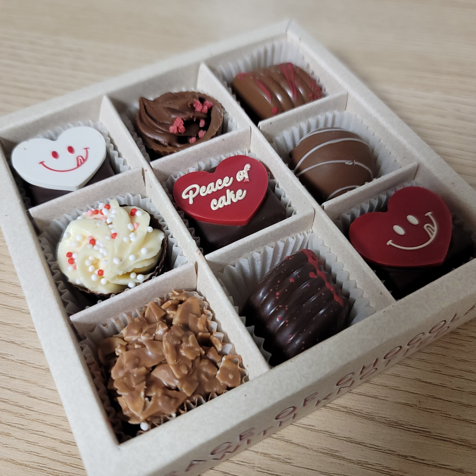 Knotted Heart Chocolate Bonbon 착용 스타일