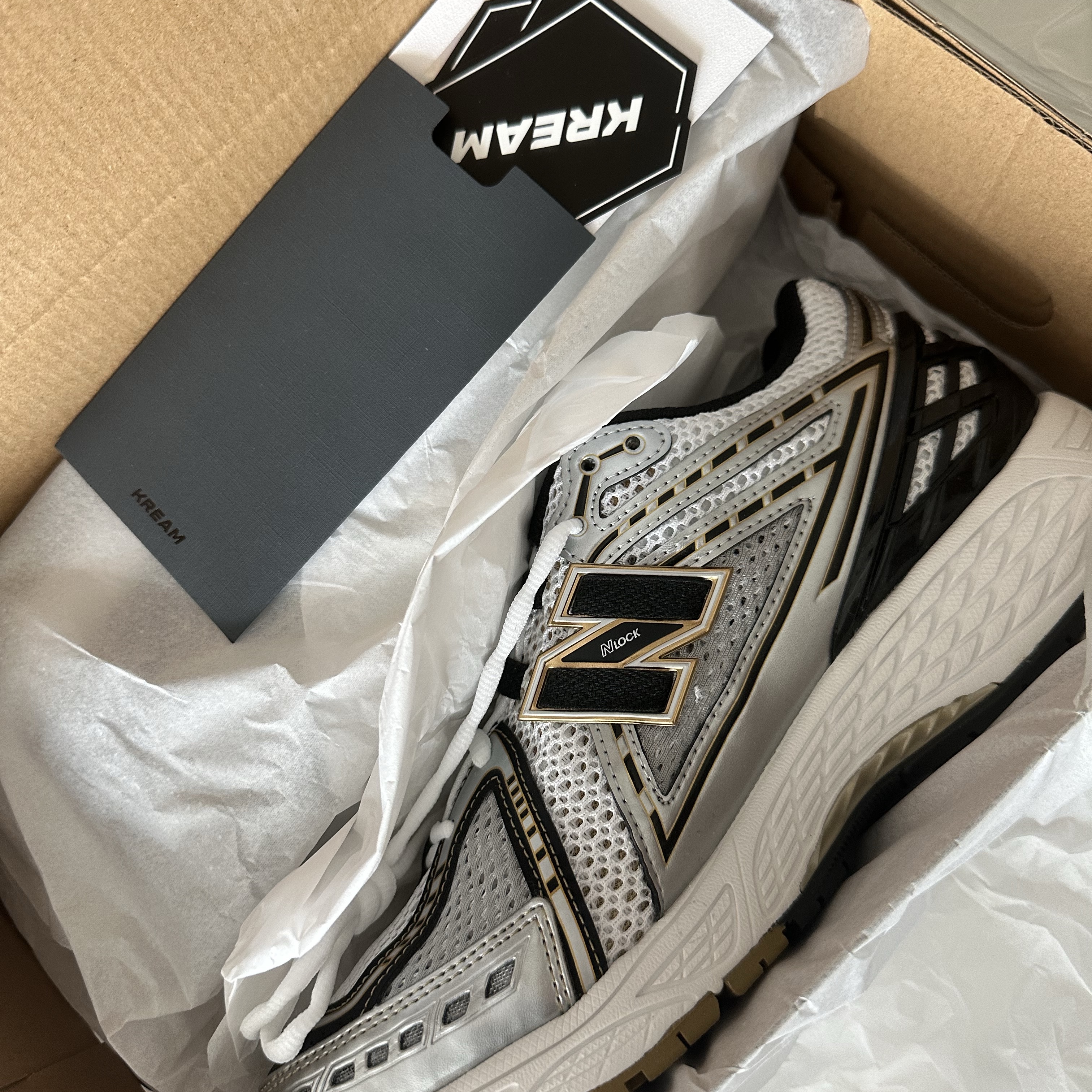 New Balance 1906R White Gold 착용 스타일