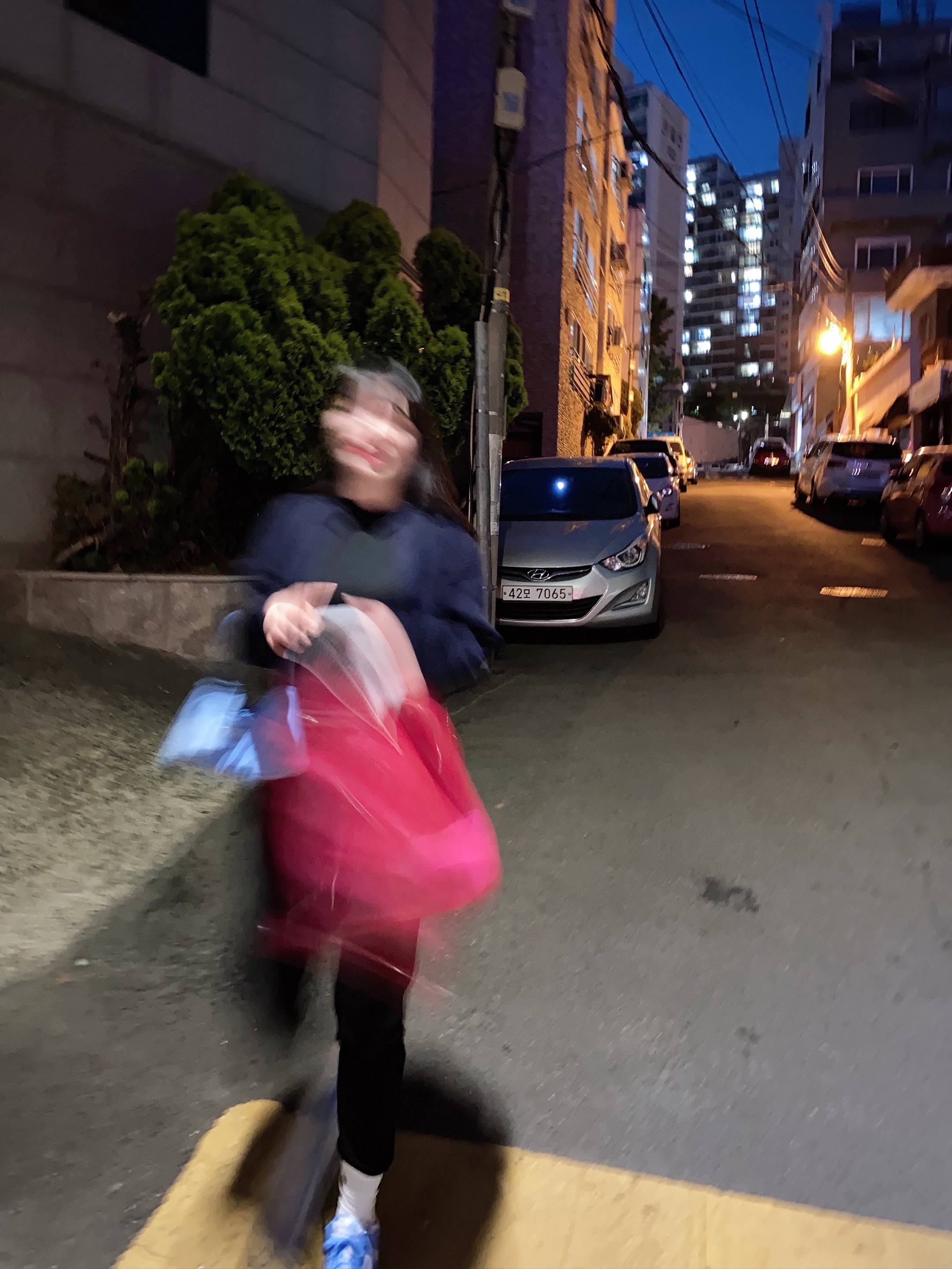 Prada Re-Edition 2000 Re-Nylon Mini Shoulder Bag Black, (GS) Nike Dunk Low University Blue 착용 스타일