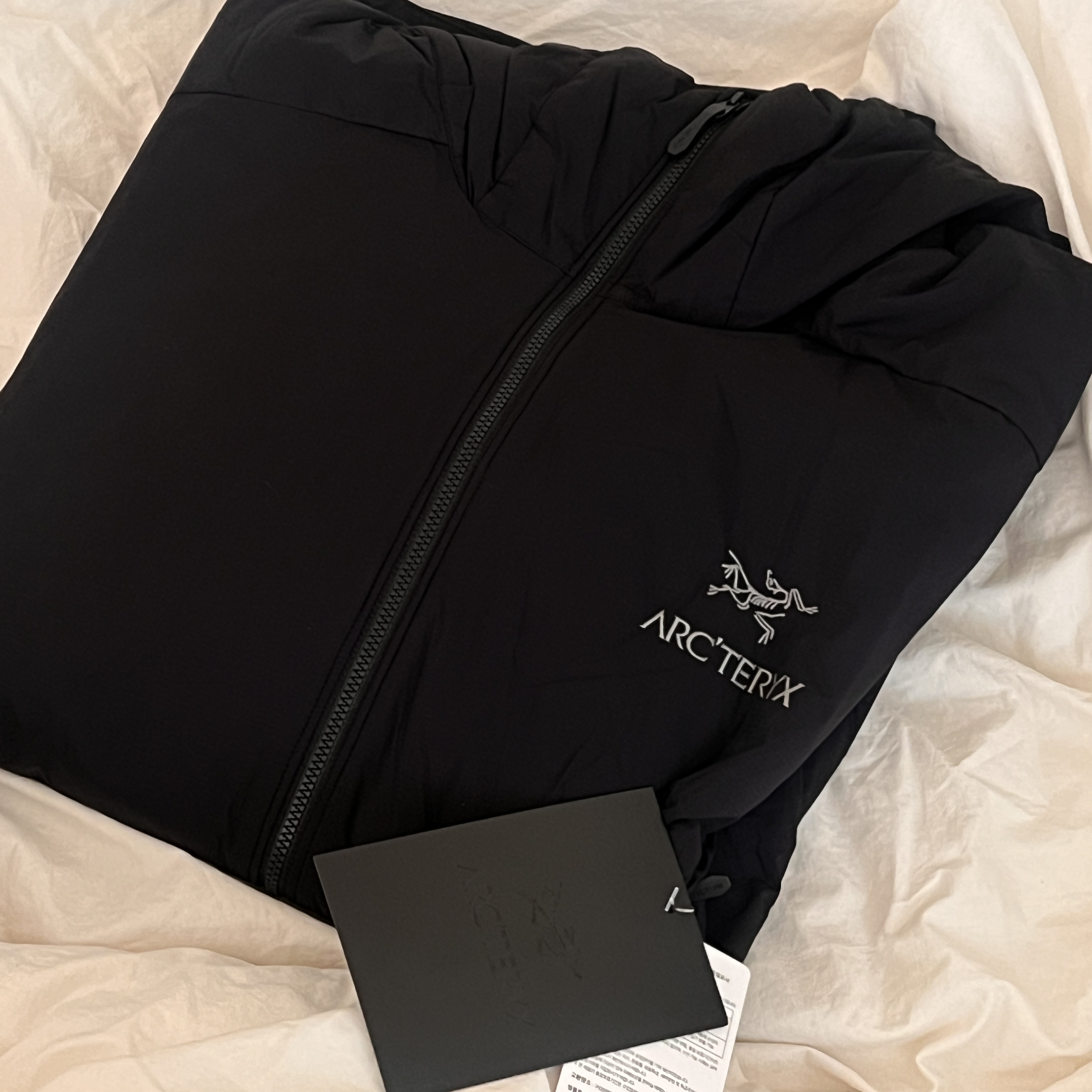 Arc'teryx Atom Hoody Black 착용 스타일