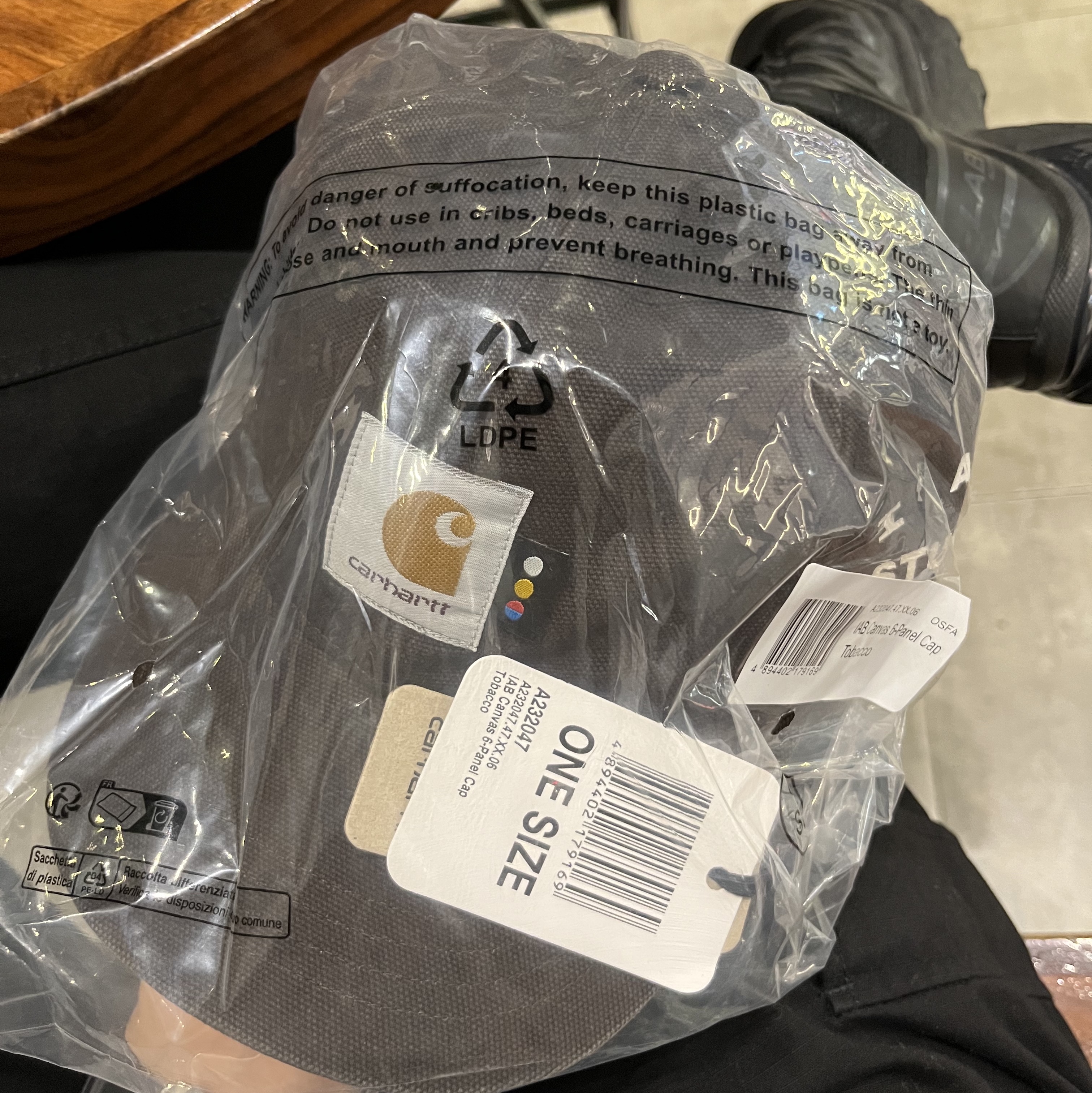 Carhartt WIP x IAB Studio Canvas 6-Panel Cap Tobacco, Salomon XT-6 ADV Black 착용 스타일