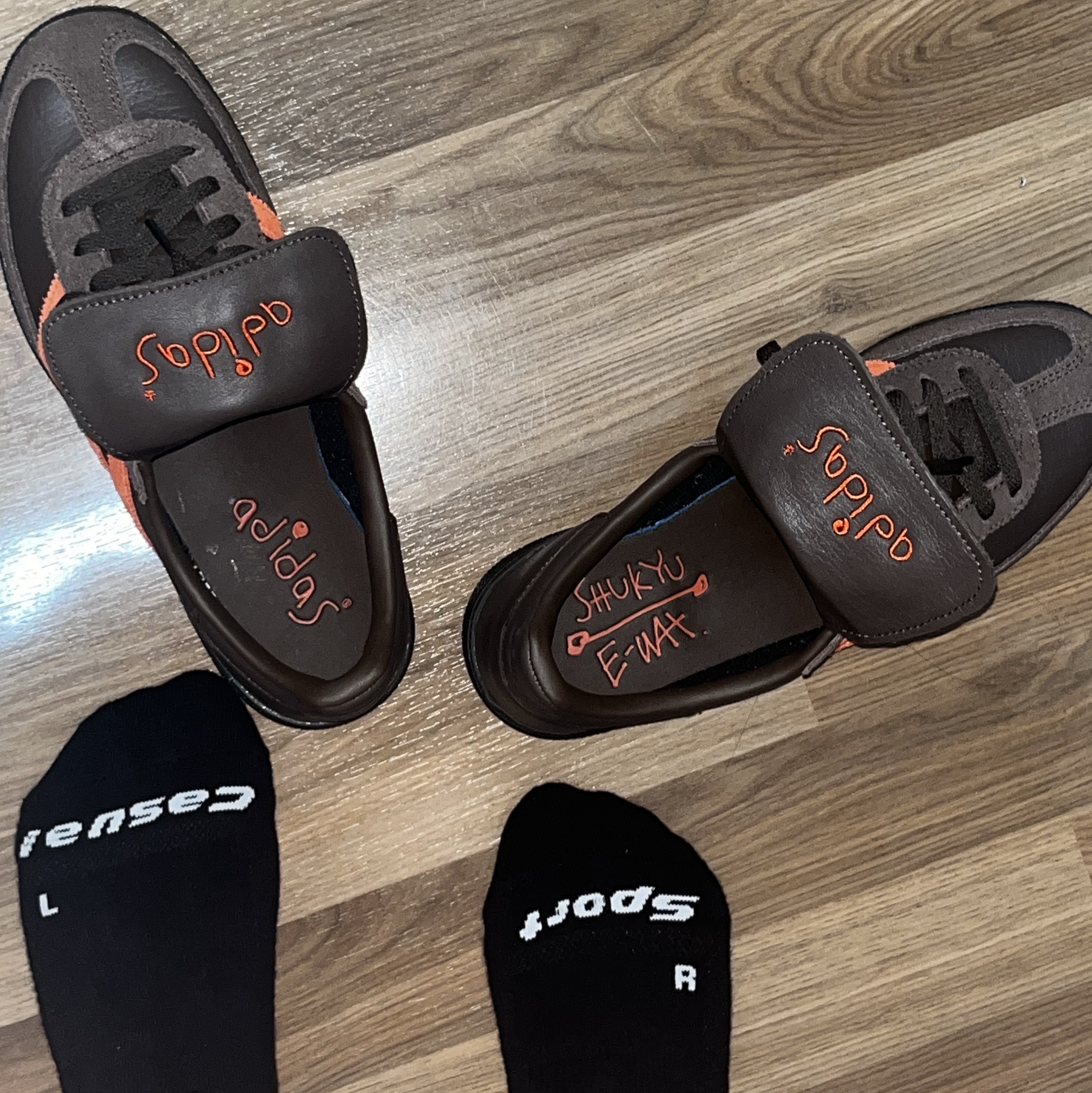 Adidas Spezial Handball Brown Collegiate Orange 착용 스타일 - 2