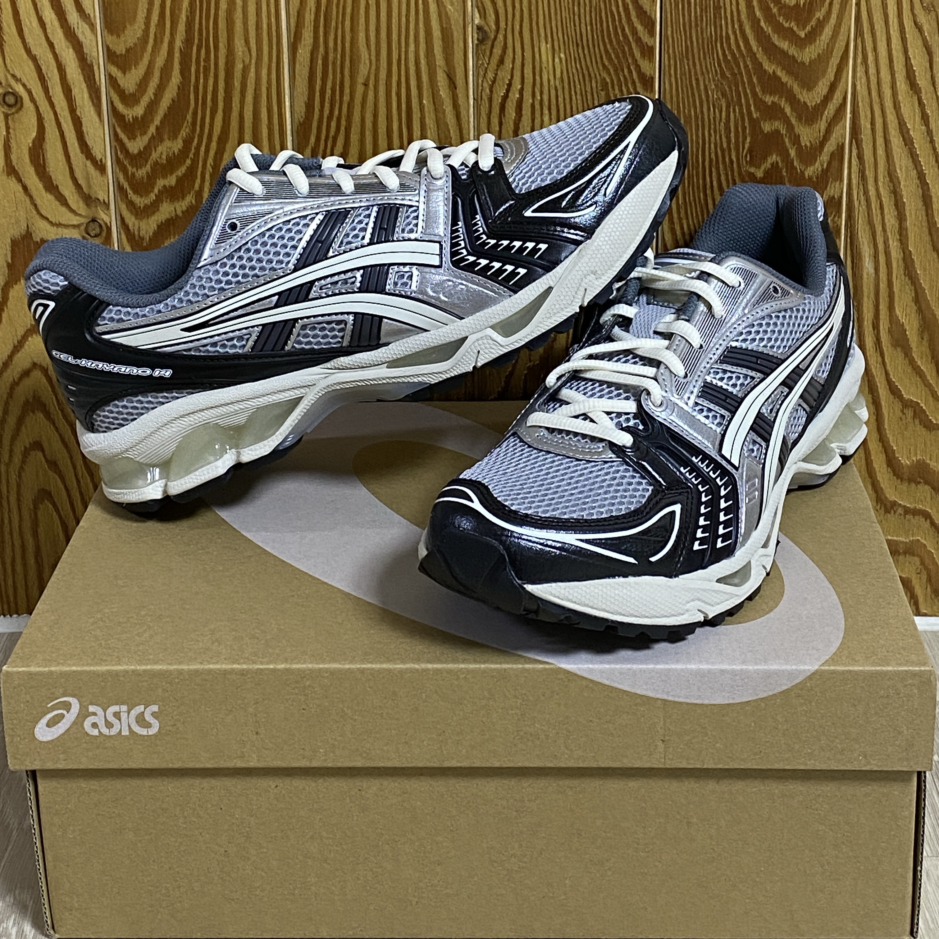 Asics Gel-Kayano 14 Black Glacier Grey 착용 스타일
