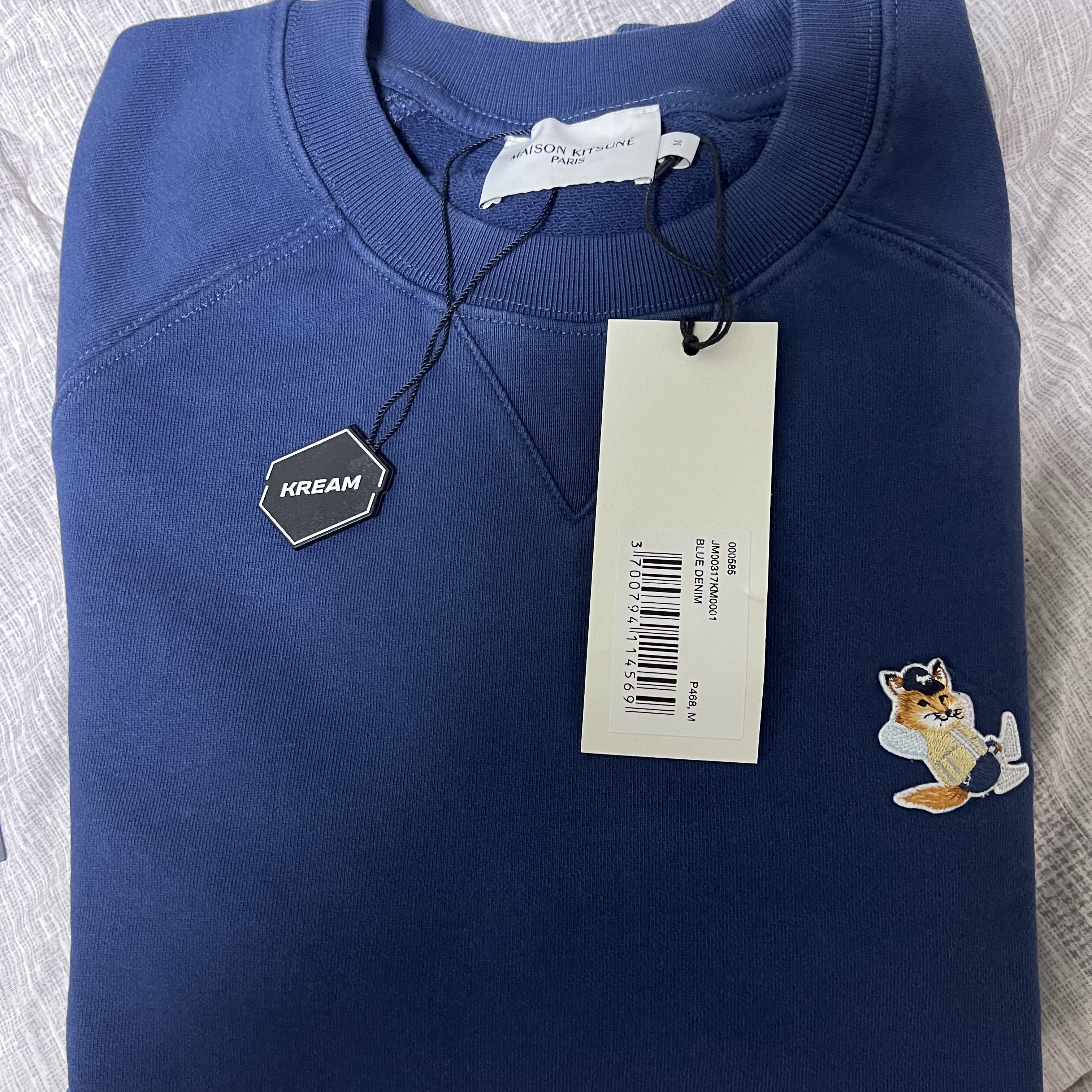 Maison Kitsune Dressed Fox Patch Classic Sweatshirt Blue Denim 착용 스타일 - 3
