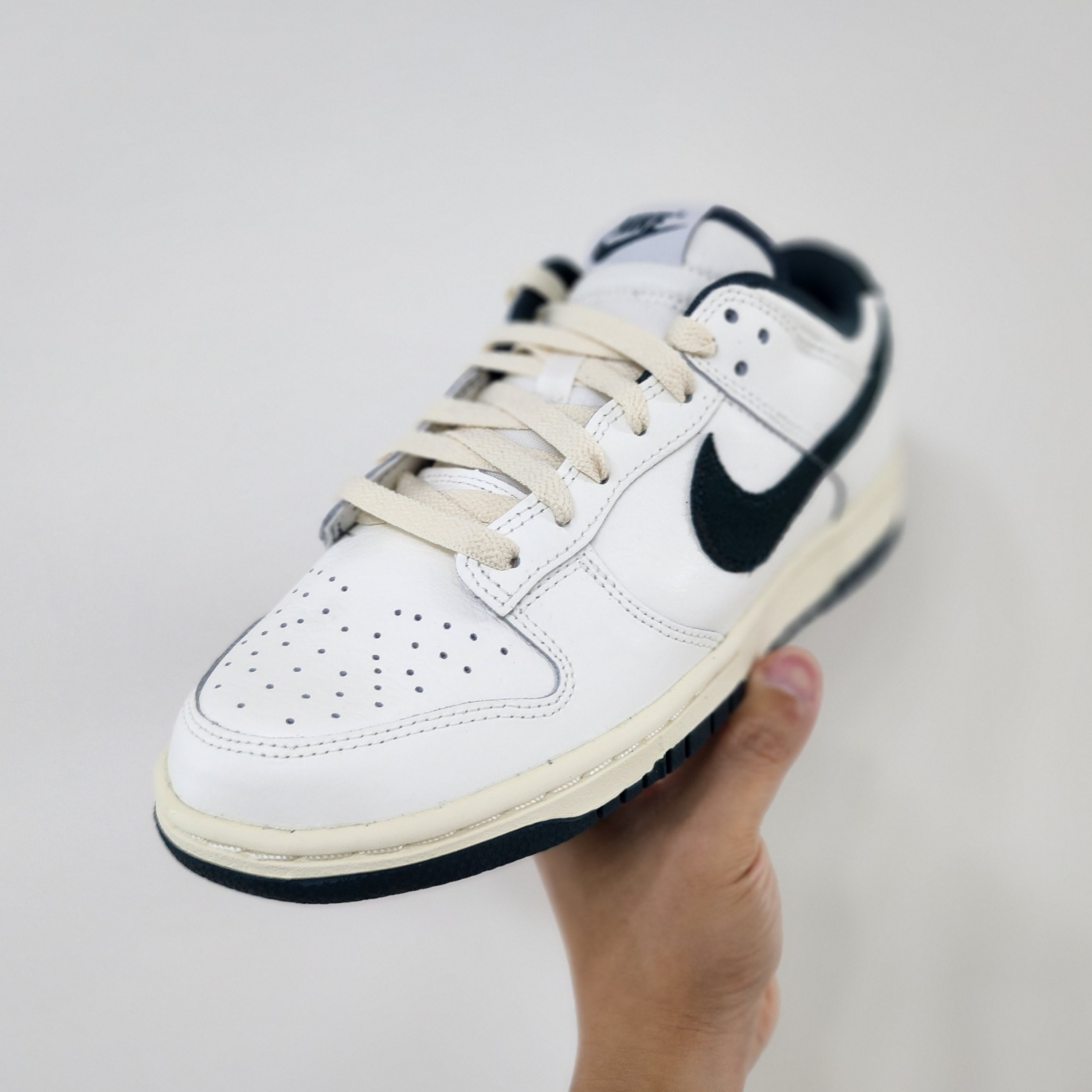 Nike Dunk Low Sail Deep Jungle 착용 스타일 - 1