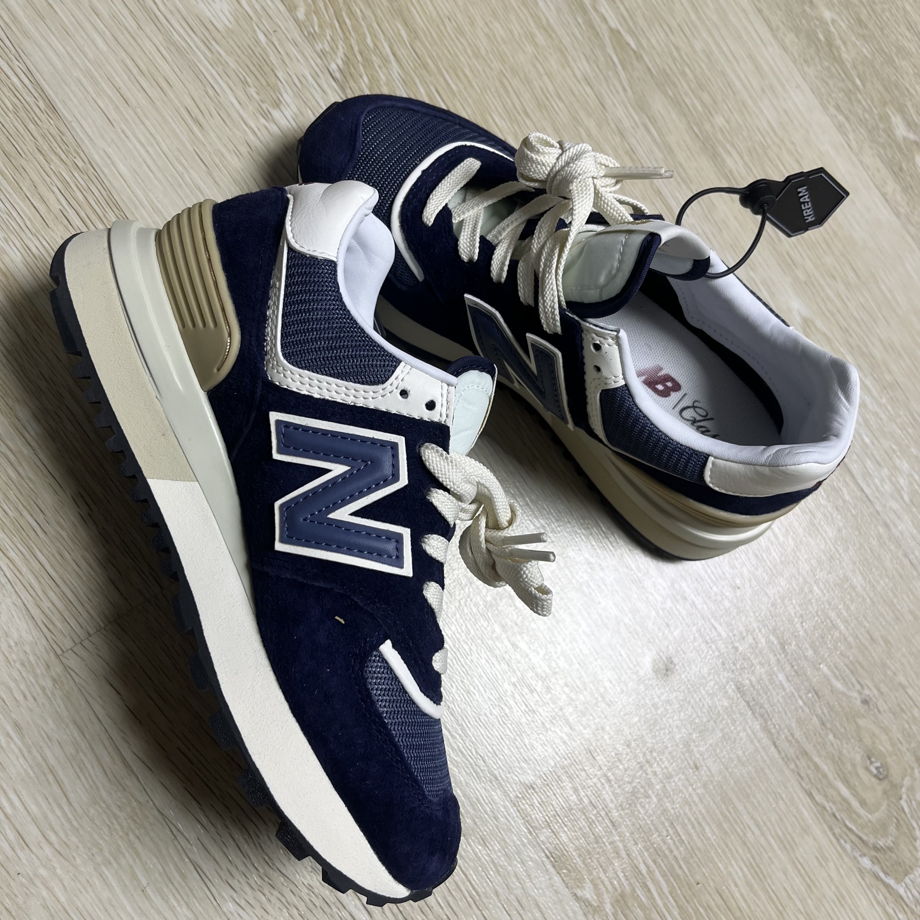 New Balance 574 Legacy Navy 착용 스타일 - 3