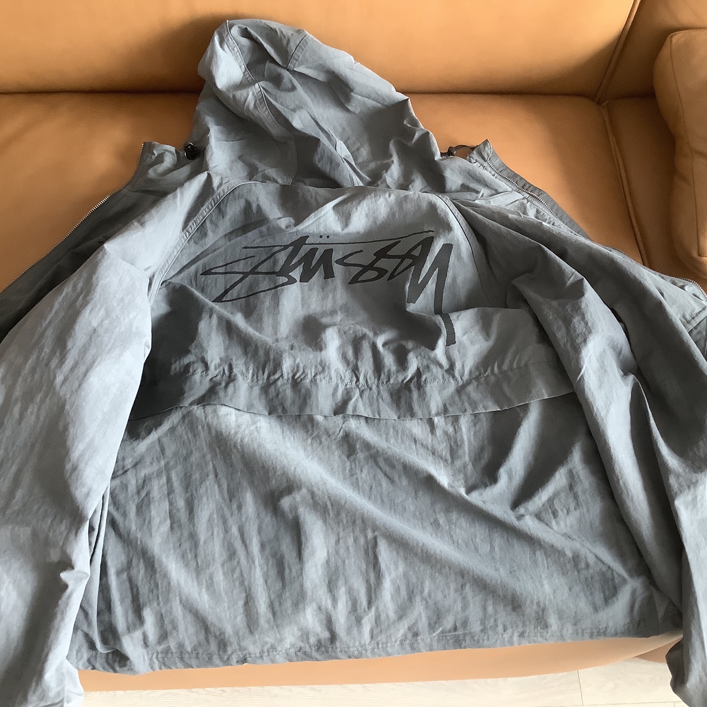 Stussy Wave Dye Beach Shell Jacket Grey 착용 스타일