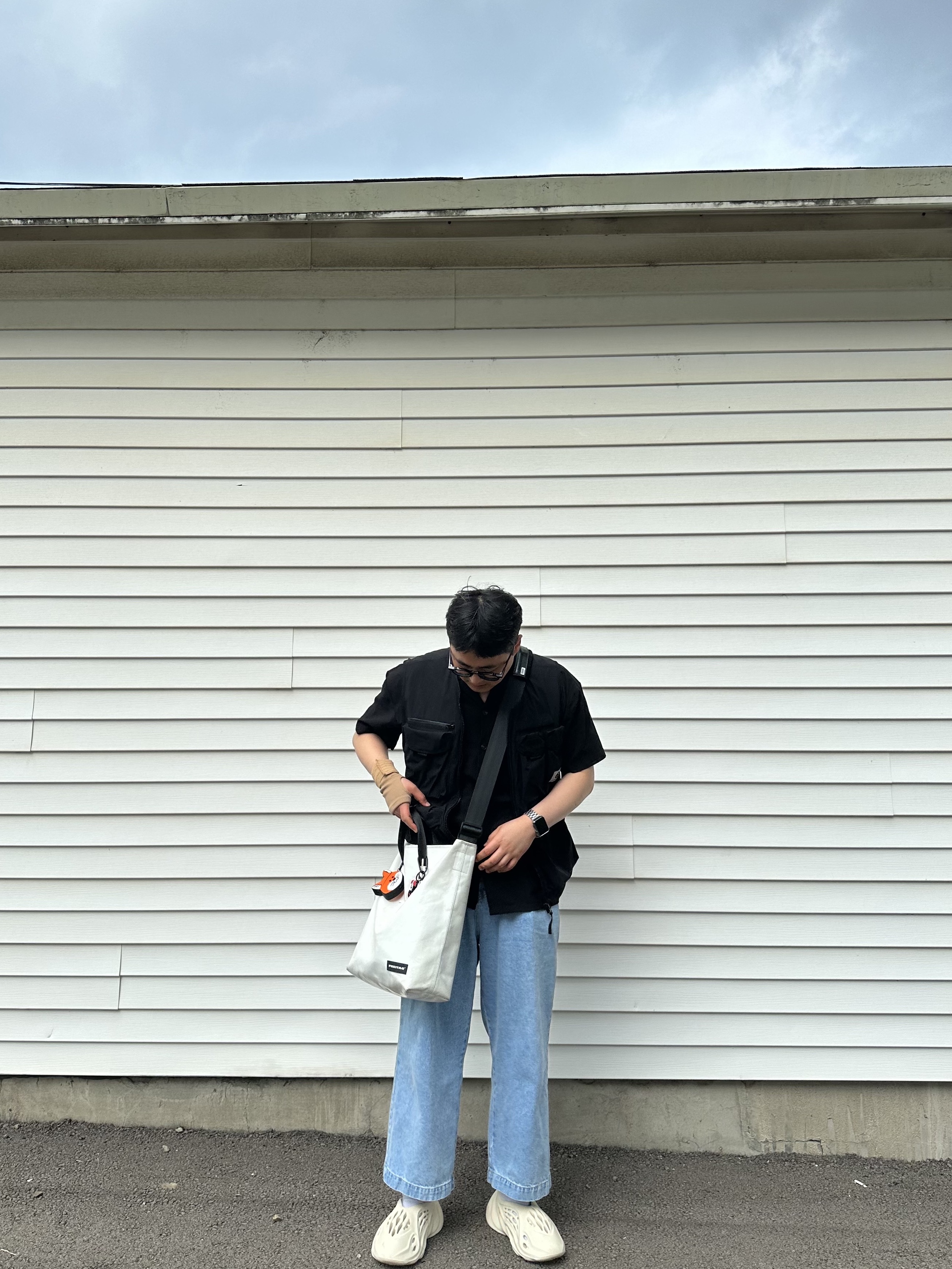 Maison Kitsune x Line Friends Kitsune AirPods Case, Adidas Yeezy Foam RNNR Ararat 착용 스타일