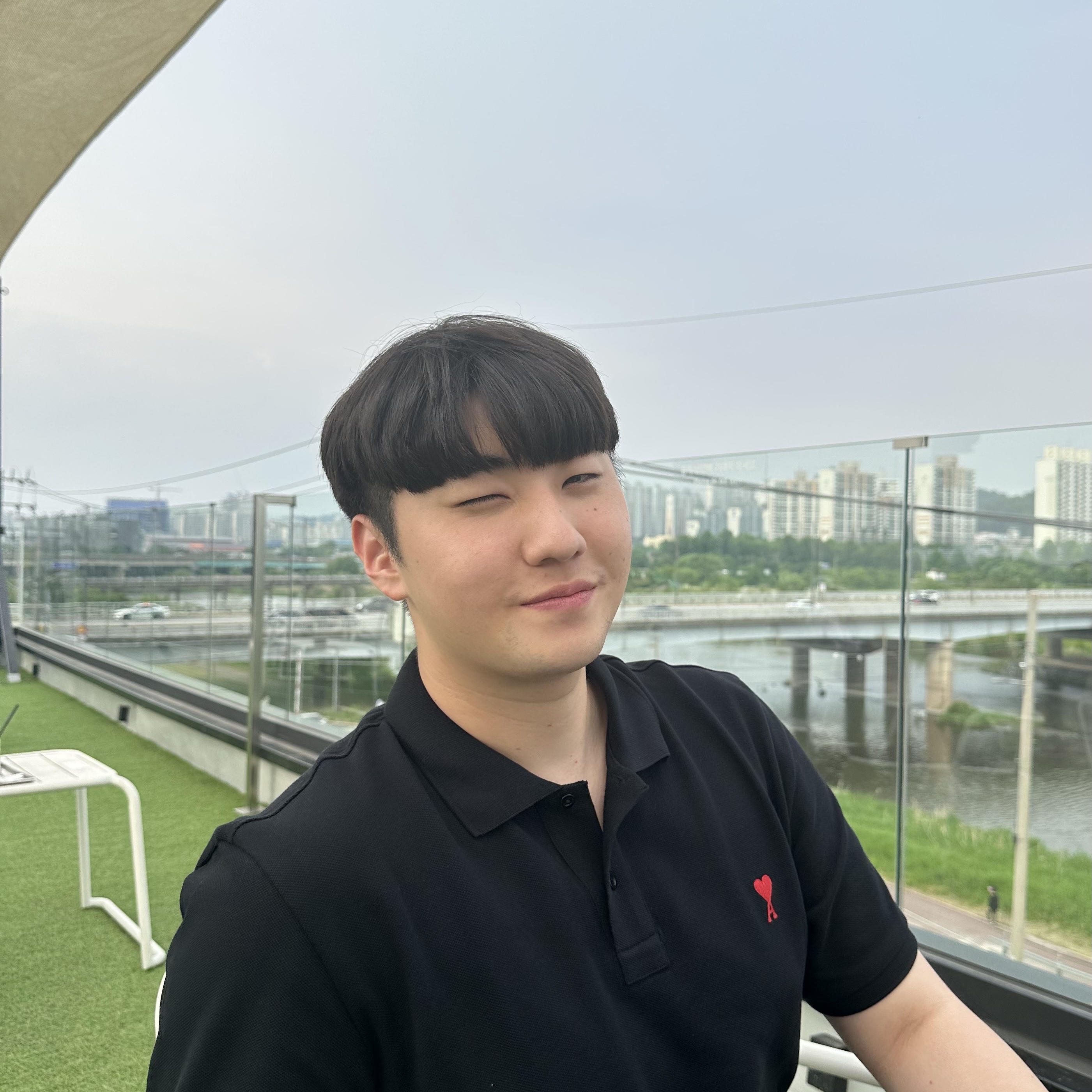 AMI de Coeur Polo Shirt Black 착용 스타일 - 2