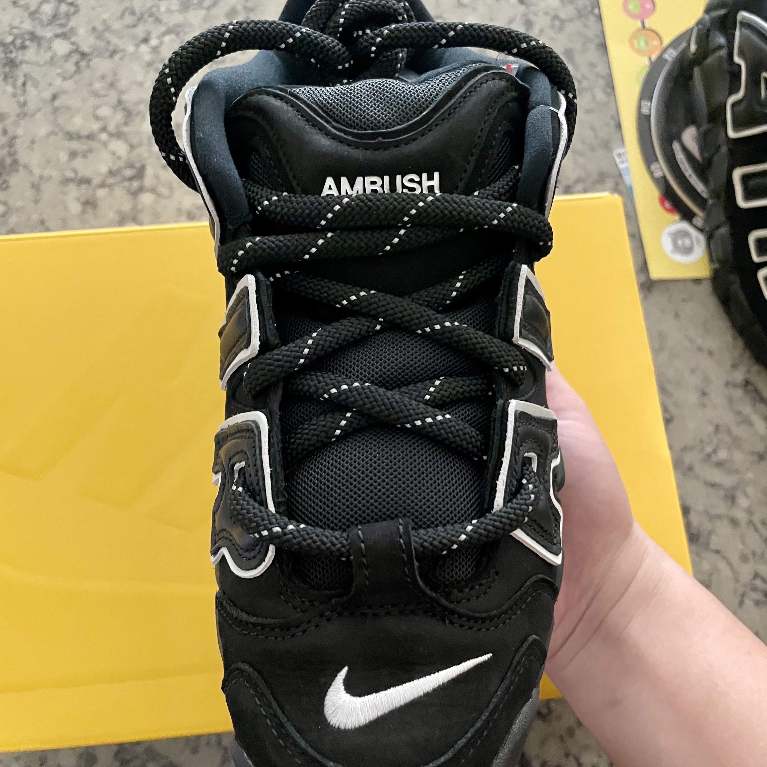 Nike x Ambush Air More Uptempo Low Black and White 착용 스타일 - 3