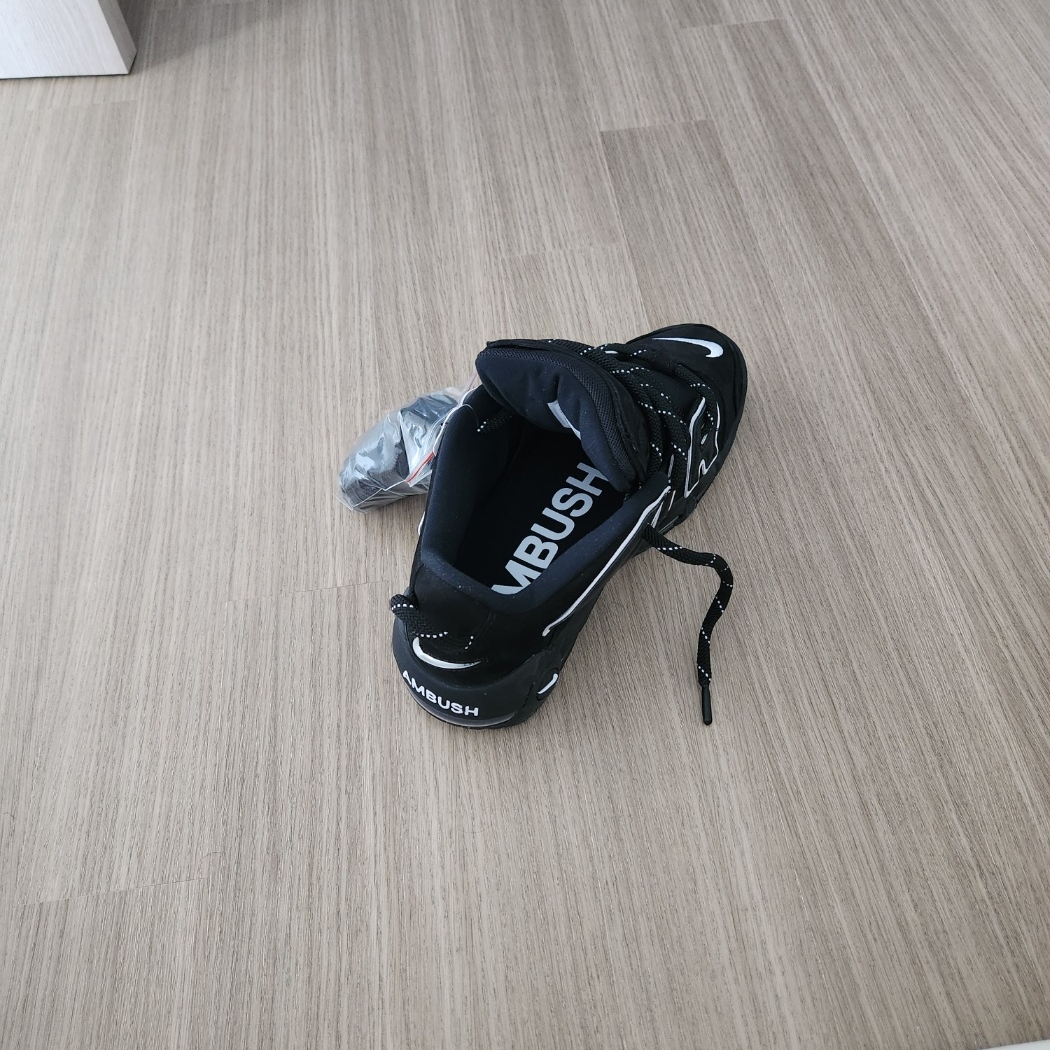 Nike x Ambush Air More Uptempo Low Black and White 착용 스타일
