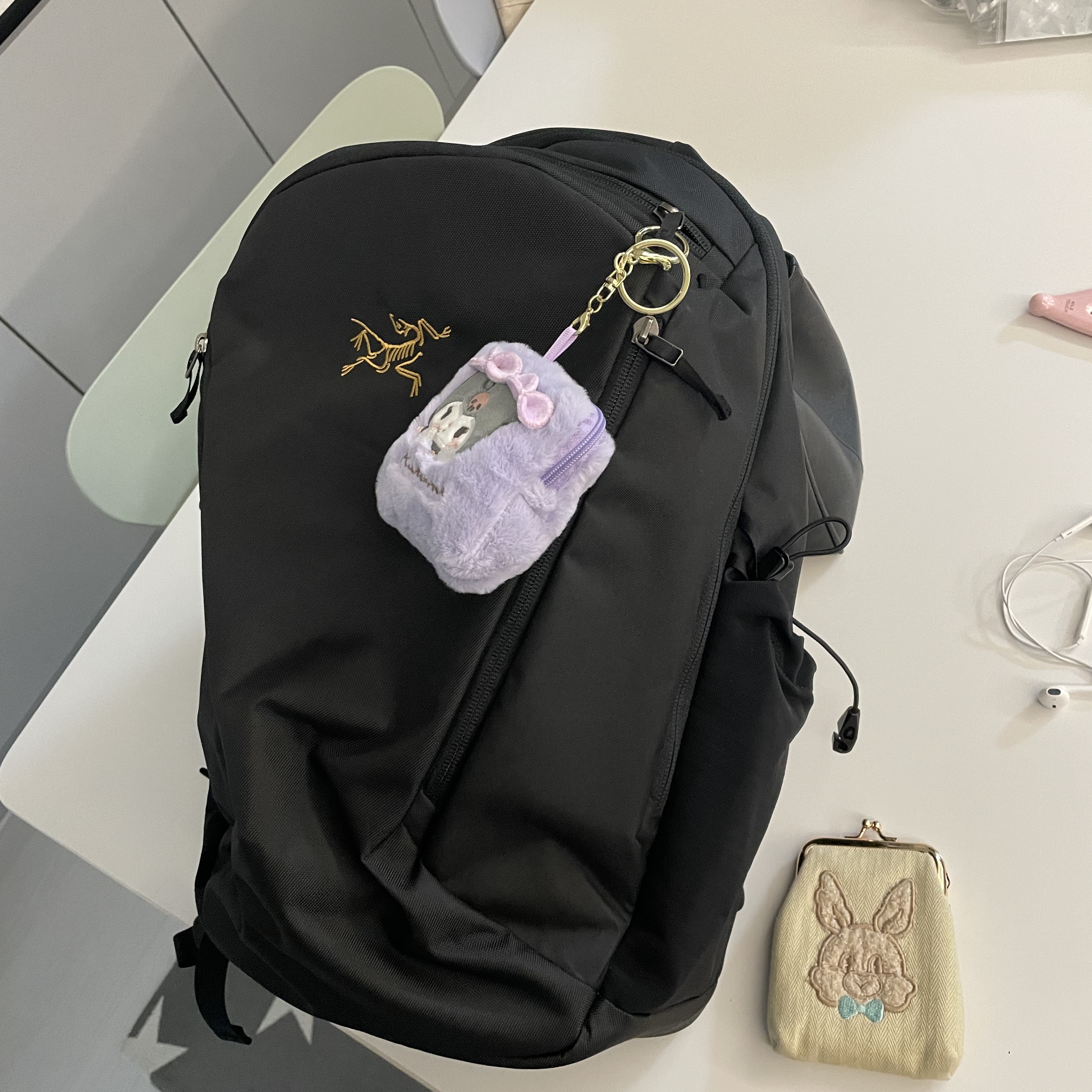 Arc'teryx Mantis 26 Backpack Black 착용 스타일
