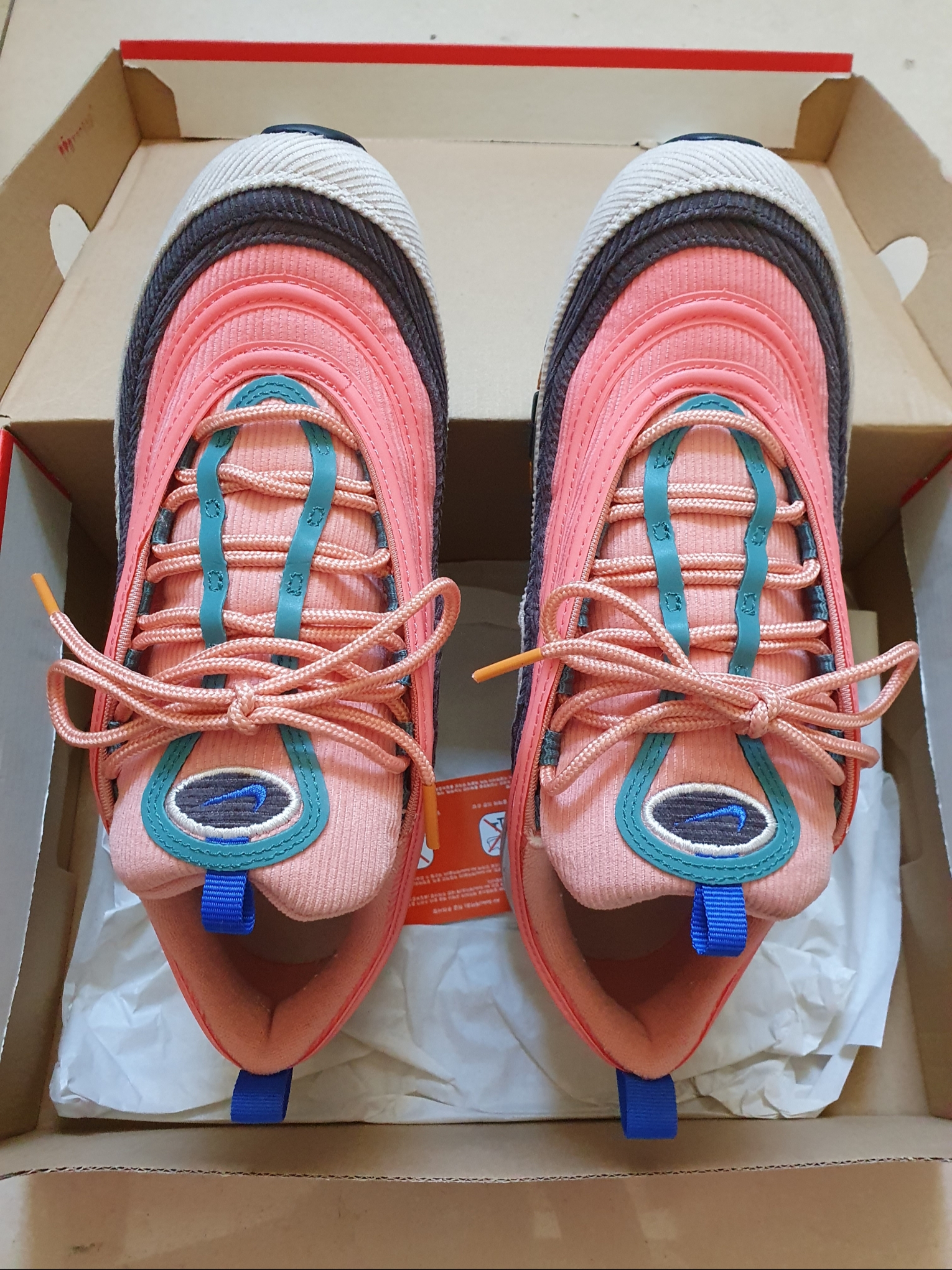 Nike Air Max 97 Corduroy Desert Sand 착용 스타일 - 2