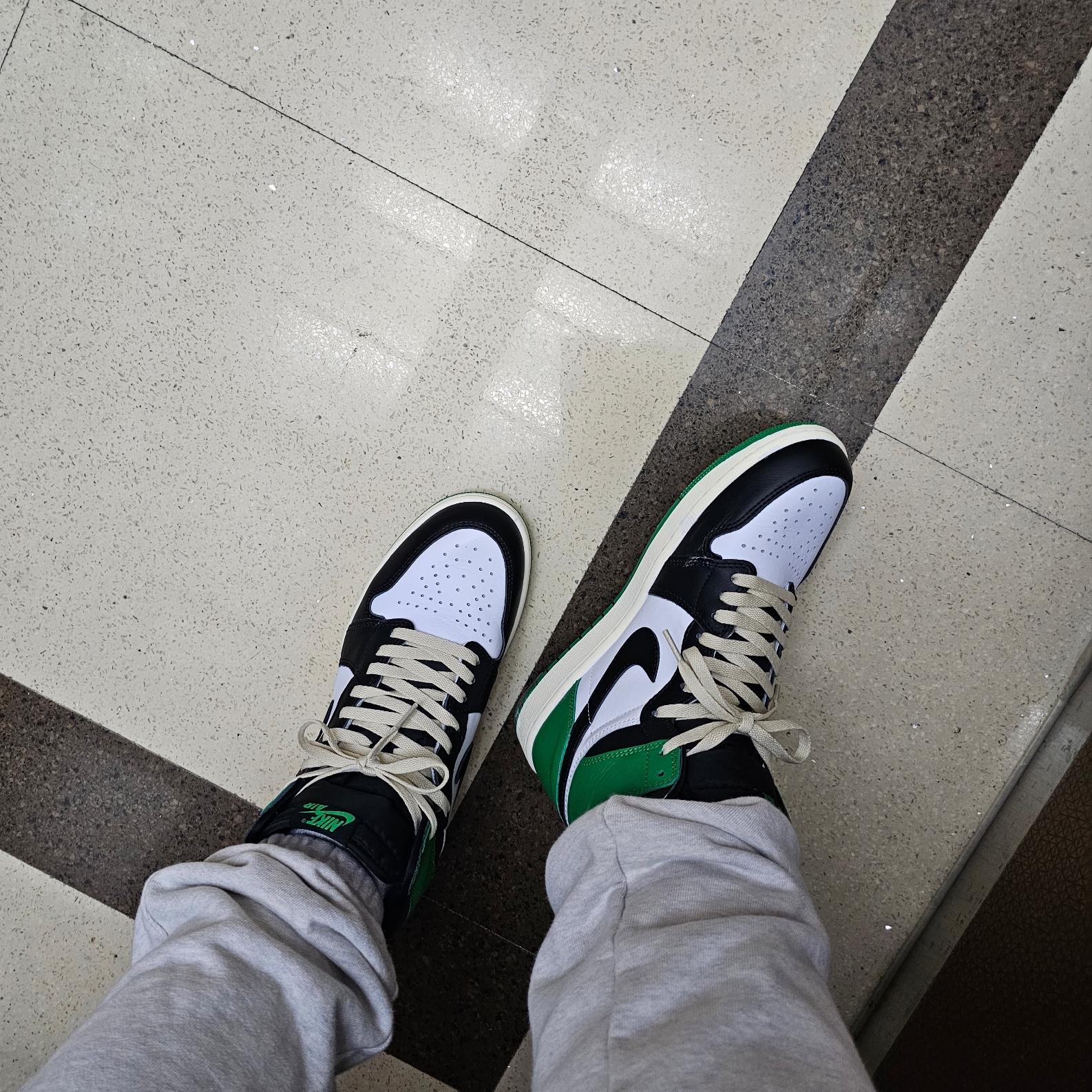 Jordan 1 Retro High OG Black and Lucky Green, (PS) Jordan 1 Retro High OG Chicago 2022 착용 스타일 - 4