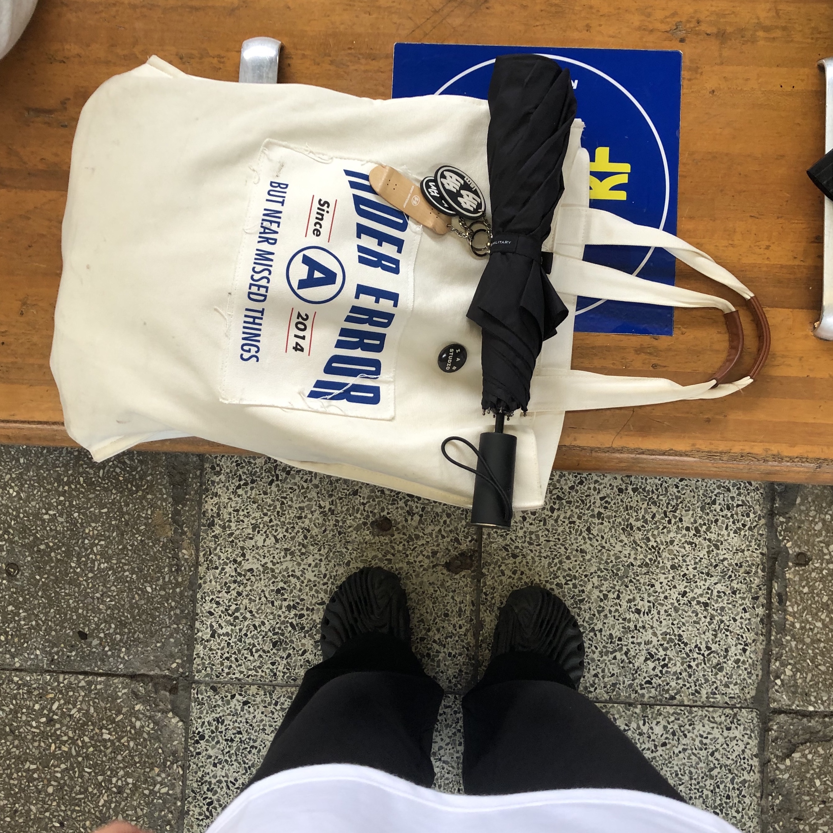 Crocs x Salehe Bembury Pollex Clog Sasquatch, Needles Logo S/S Crewneck T-Shirt White 착용 스타일