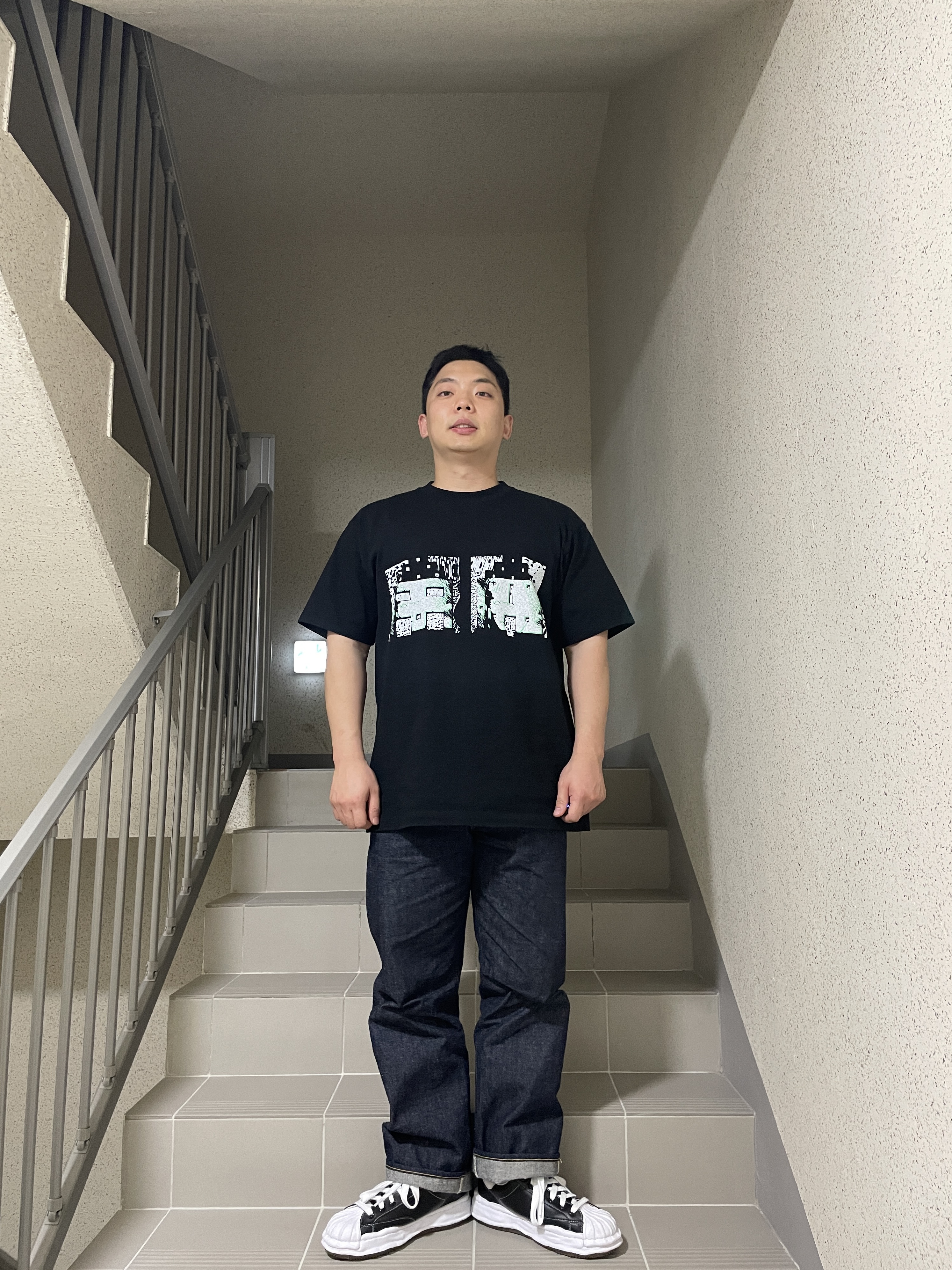 Maison Mihara Yasuhiro Blakey OG Sole Leather Low-top Sneakers Black, Cav Empt Displeased T-Shirt Black - 23FW 착용 스타일 - 4