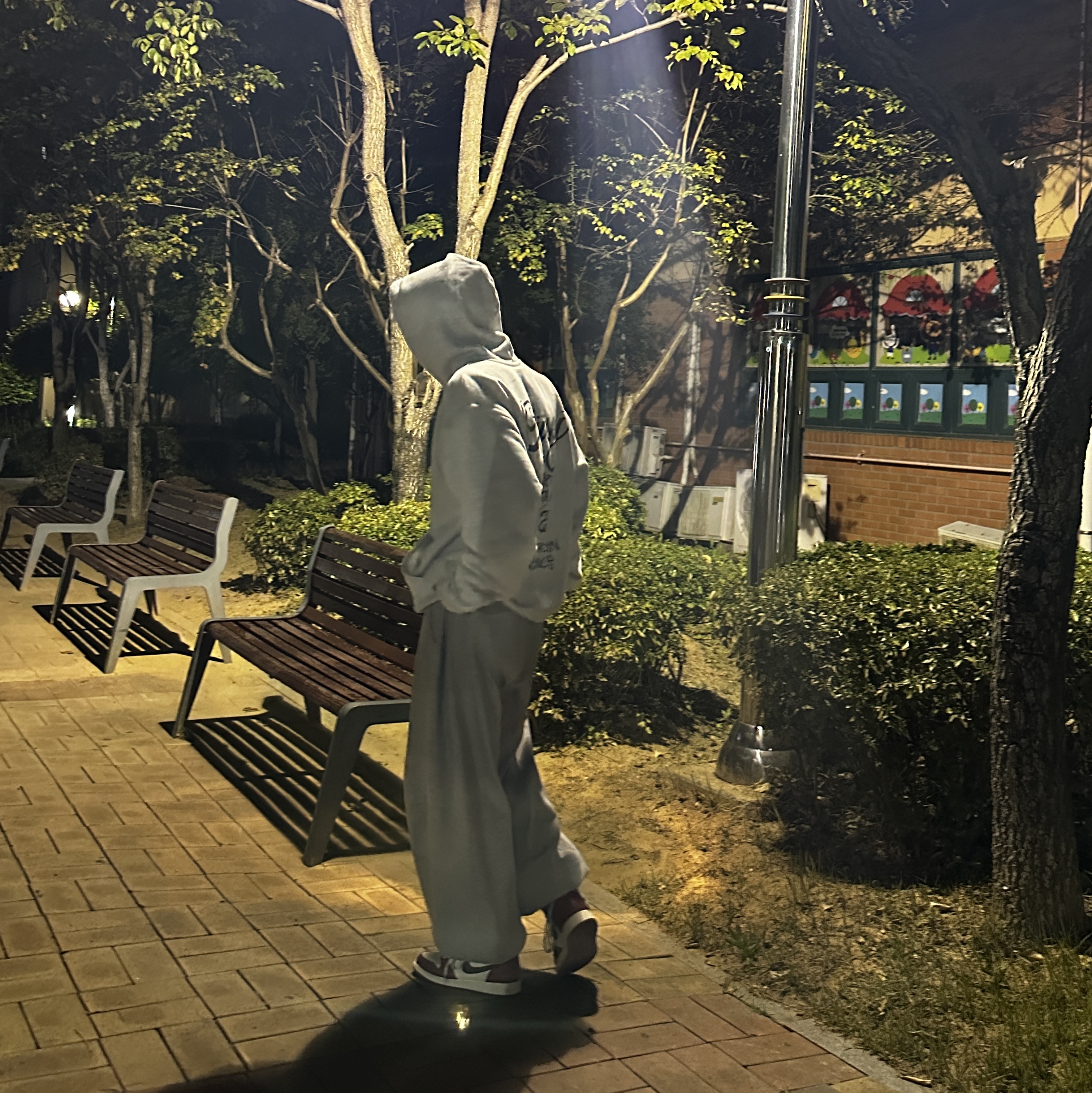 Stussy World Tour Hoodie Ash Heather 2023, (GS) Jordan 1 Retro High OG Chicago 2022 착용 스타일 - 4