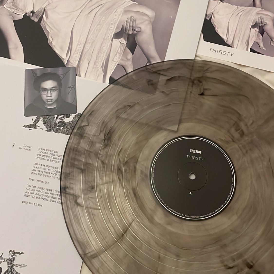 The Black Skirts 3rd Album Part 2 Thirsty Marble Smoke Translucent 착용 스타일