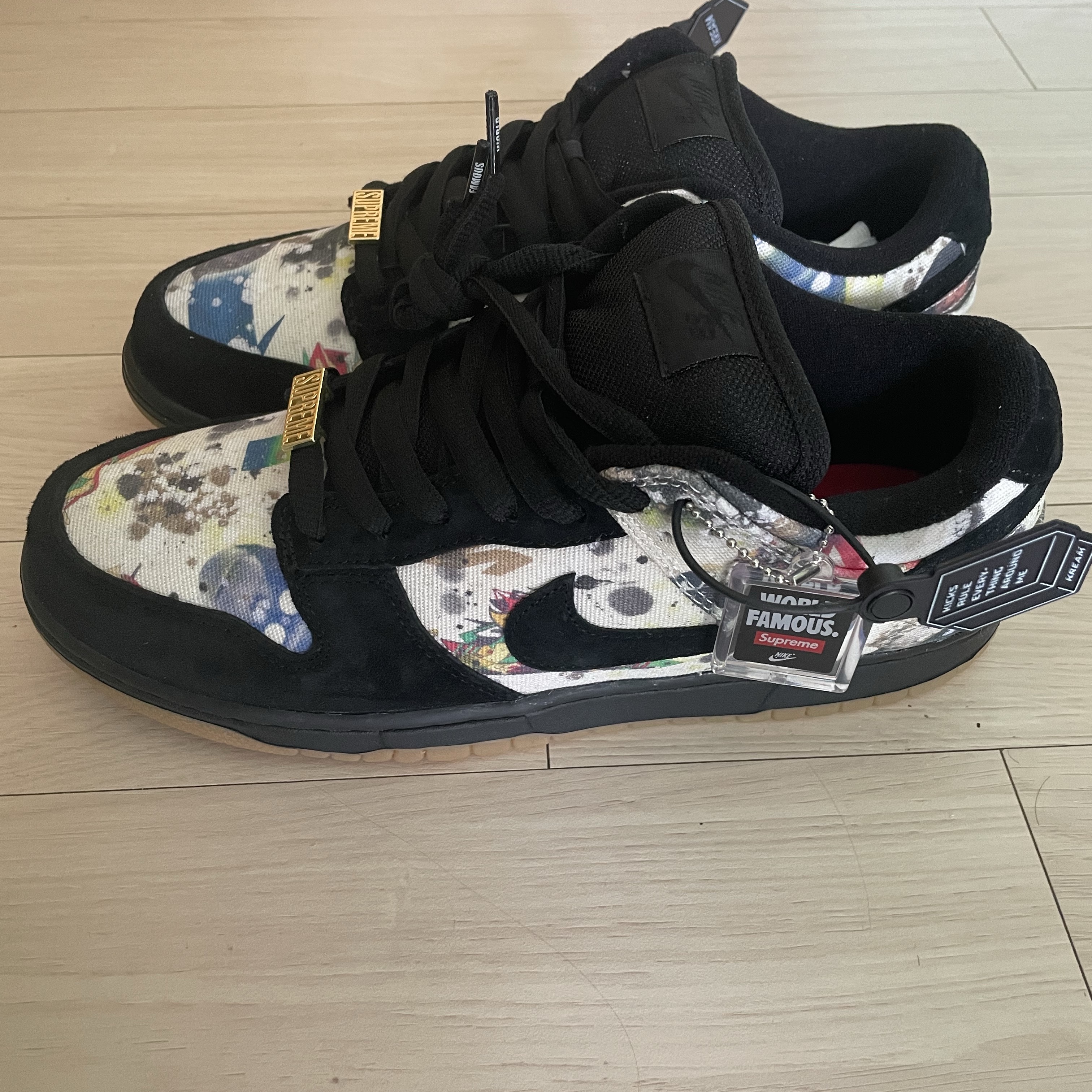 Nike x Supreme SB Dunk Low QS Rammellzee Black 착용 스타일 - 2