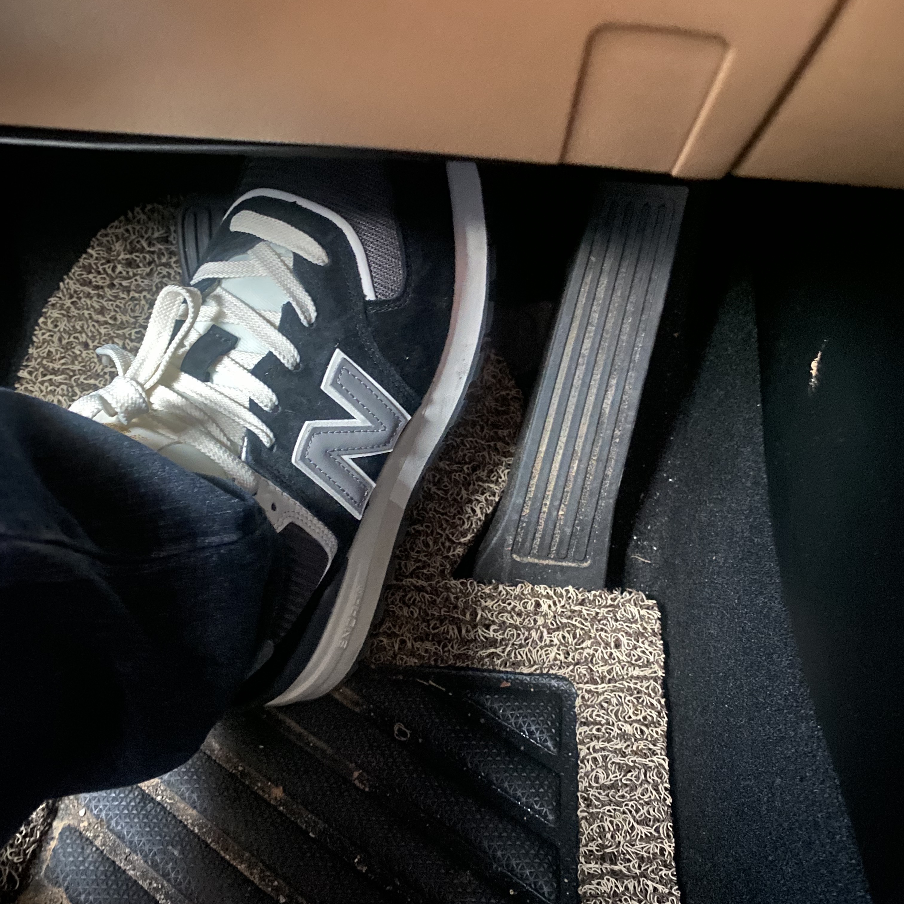New Balance 574 Legacy Black 착용 스타일