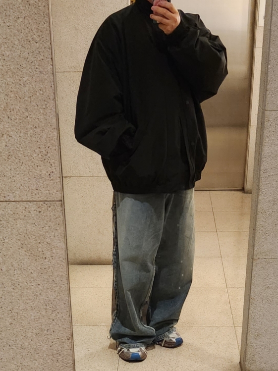 Balenciaga Hybrid Baggy Pants Light Blue 착용 스타일