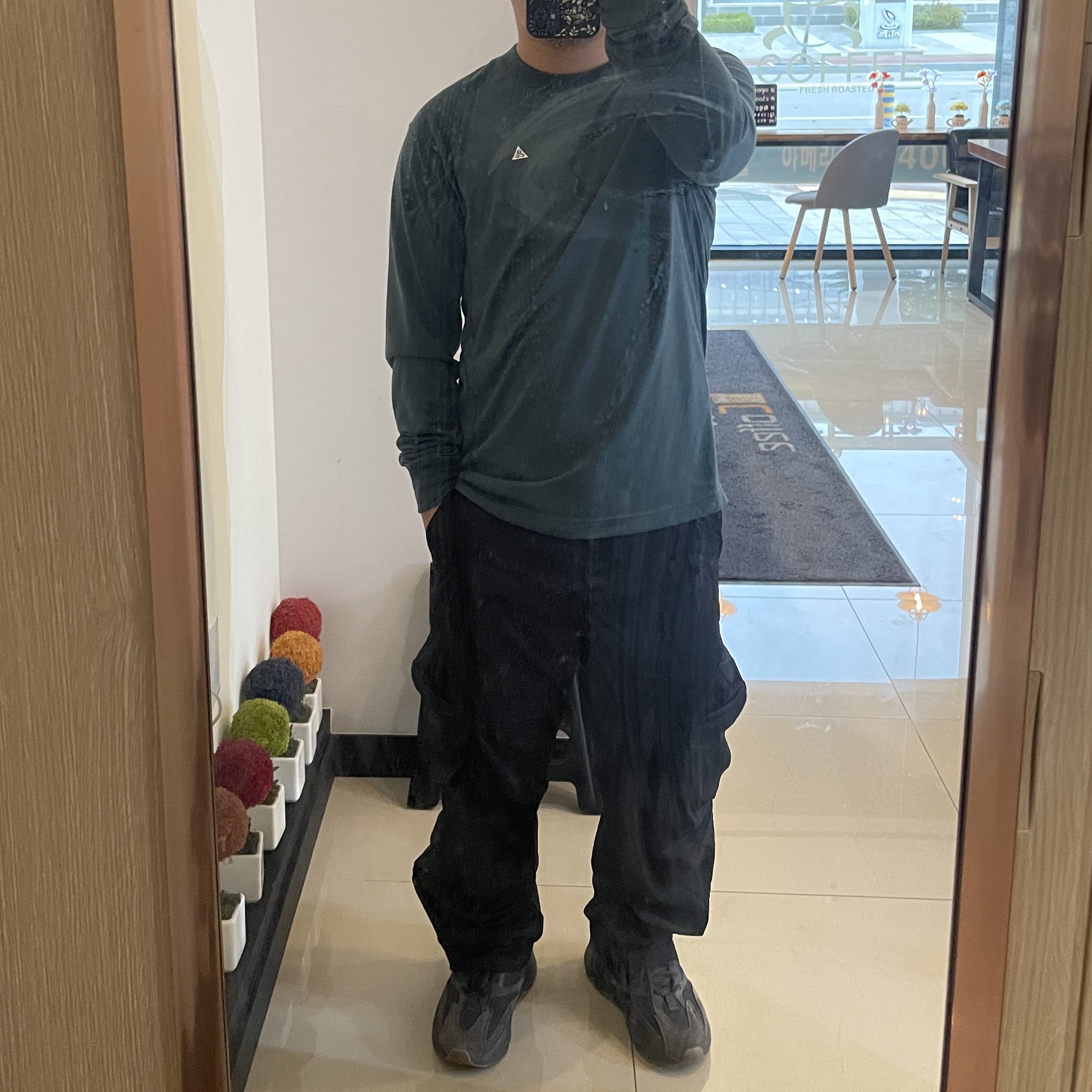 Adidas Yeezy Boost 700 Utility Black 2023, Nike ACG Dri-Fit ADV Goat Rocks Long Sleeve T-Shirt Faded Spruce - Asia 착용 스타일