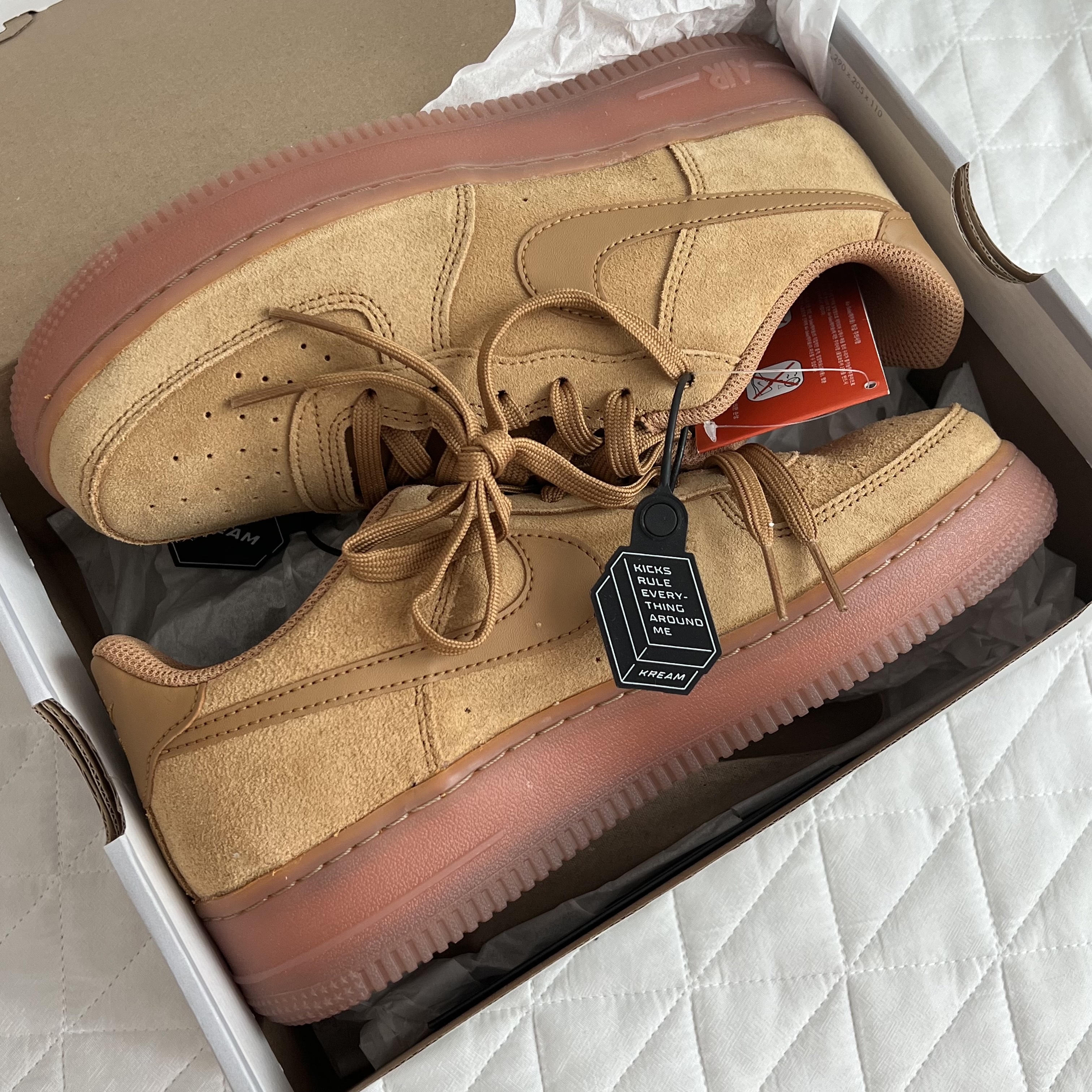 (GS) Nike Air Force 1 LV8 3 Wheat 착용 스타일