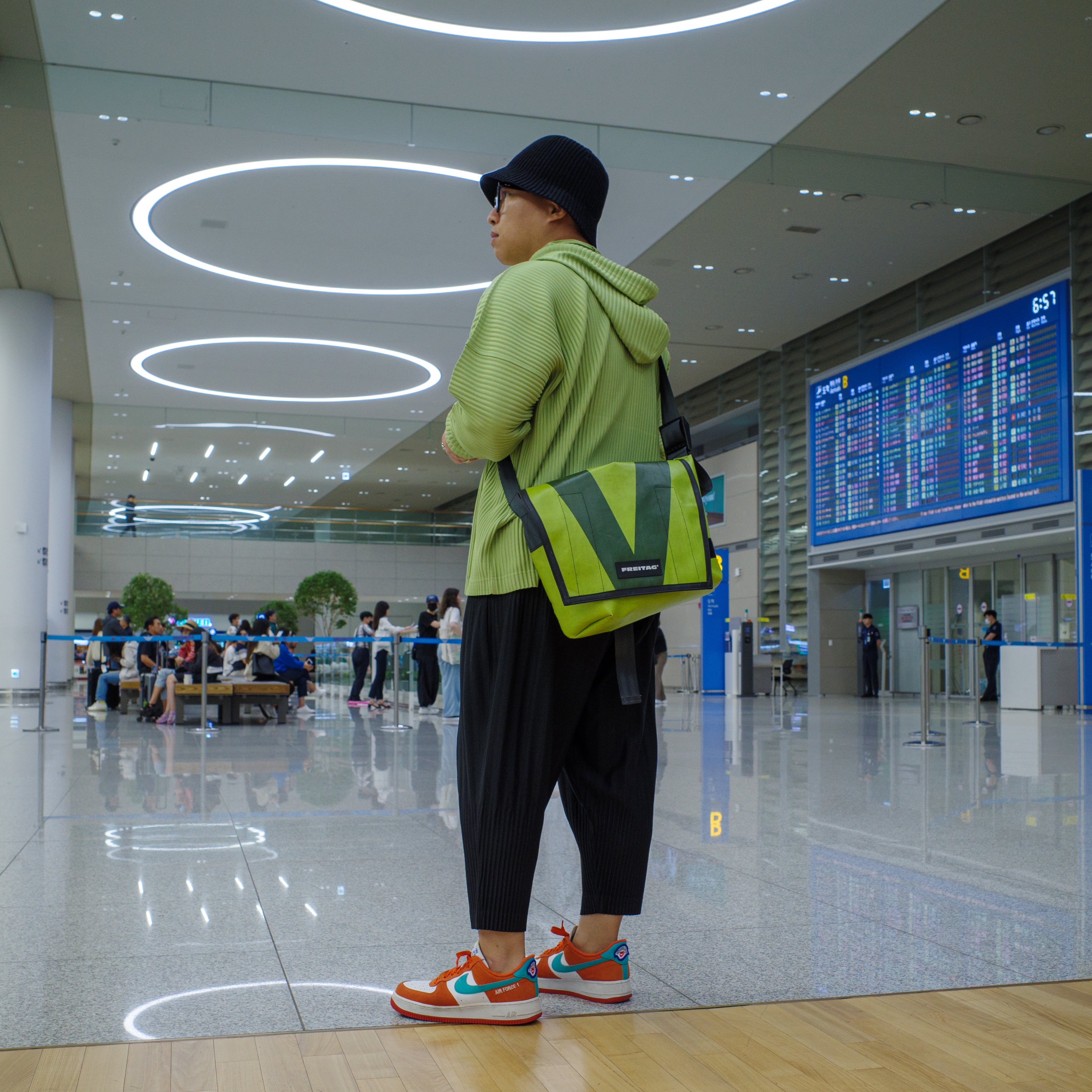 Nike Air Force 1 '07 LV8 Athletic Club Rush Orange Washed Teal, (W) COS  Knitted Bucket Hat Black 착용 스타일